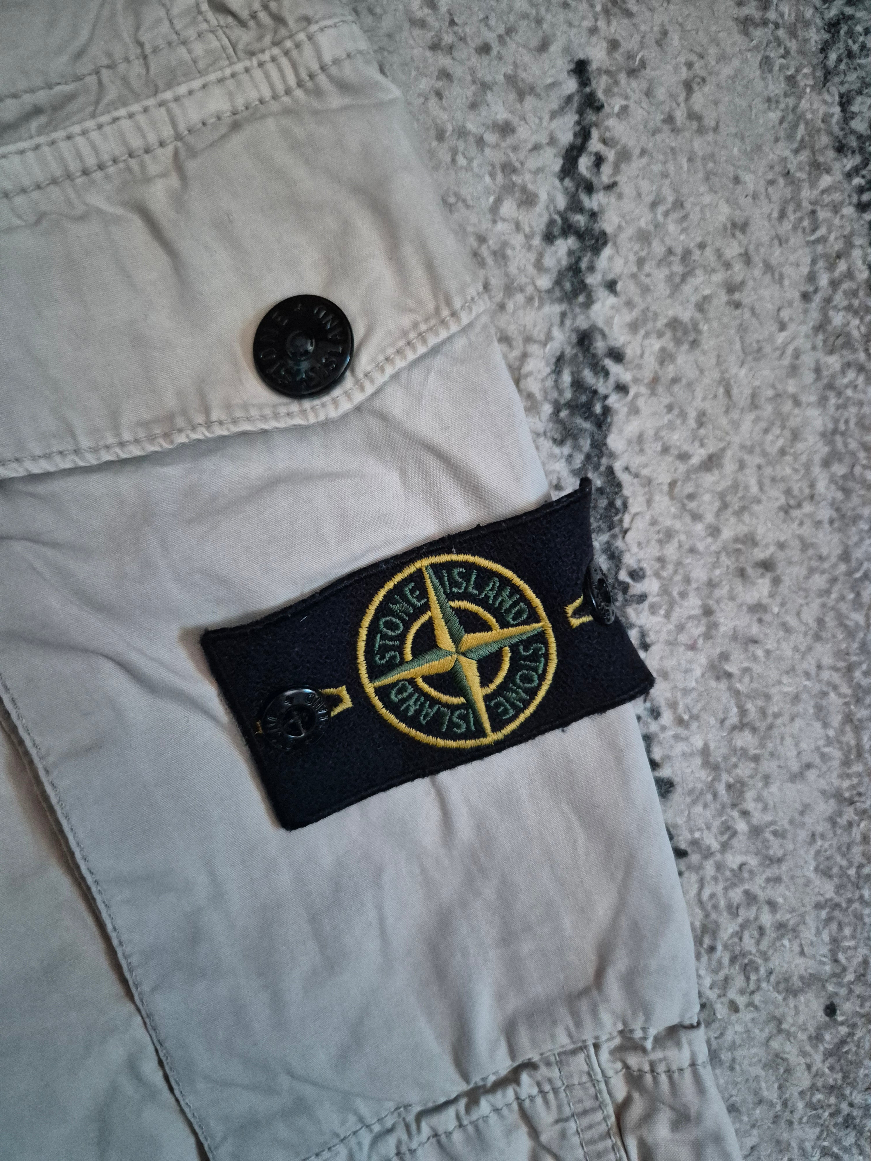 Stone Island Cargo Shorts Beige W31