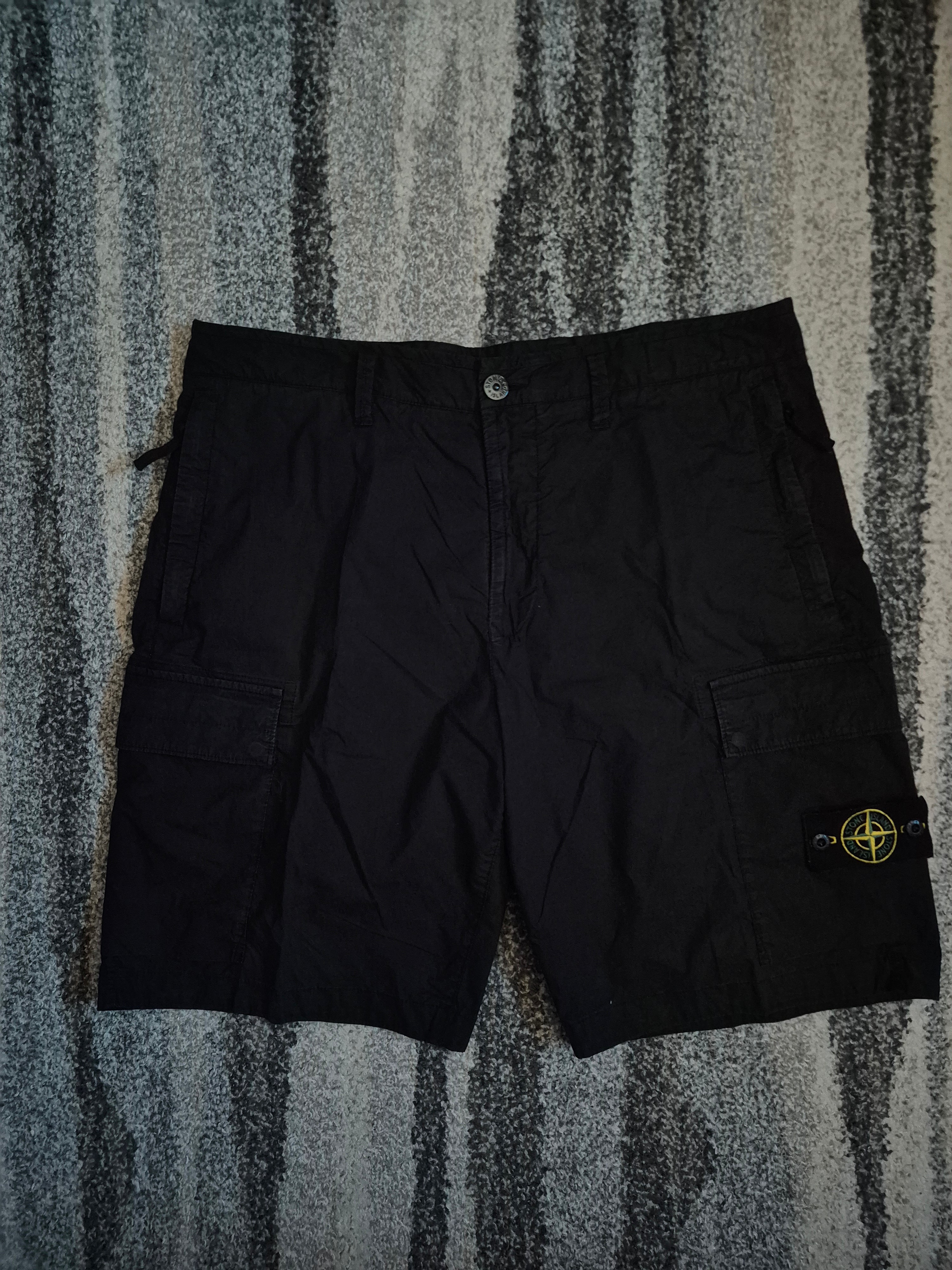 Stone Island Cargo Shorts W34