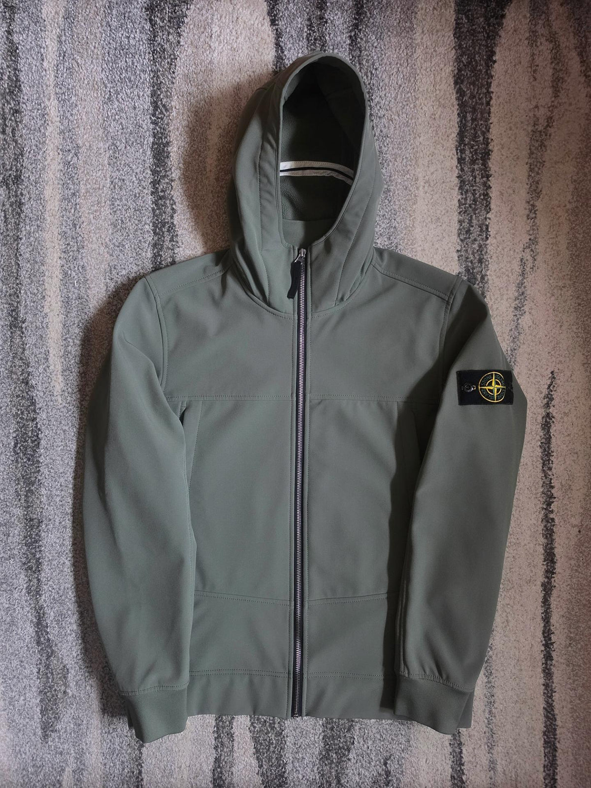 Stone Island Soft Shell-R e.dye Hooded Jacket – 7515Q0122 V0055 – Sage Green – M