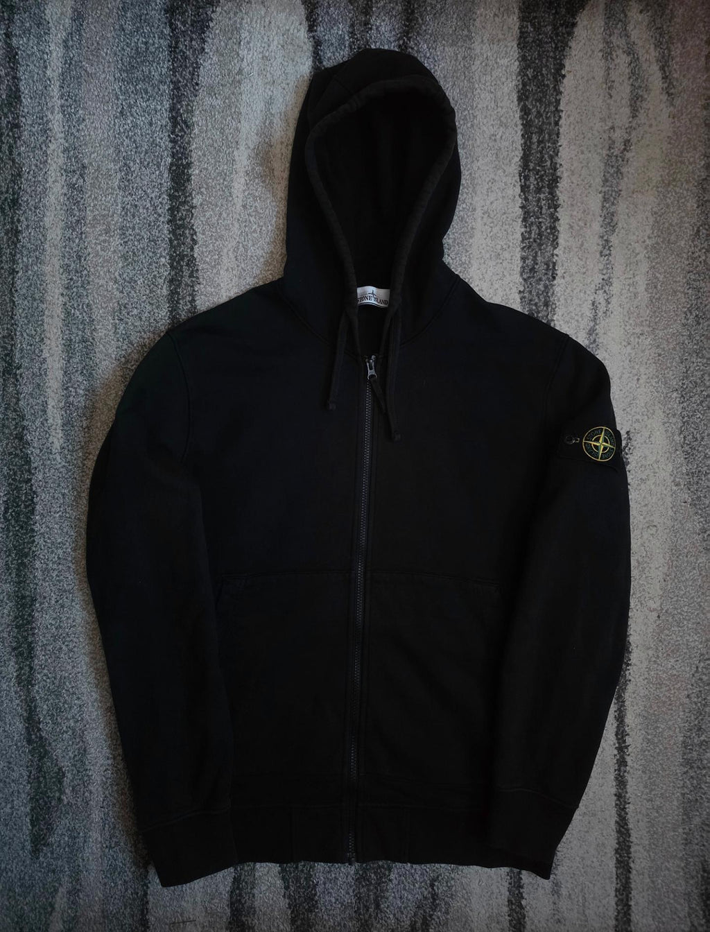 Stone Island Kapuzenjacke aus Bio-Baumwollfleece mit durchgehendem Reißverschluss – K1S156100042 S0051 V0029 – Schwarz – XL