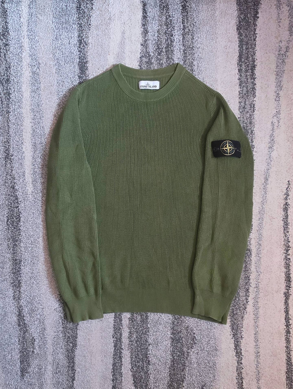 Stone Island 550D8 Ribbed Soft Cotton Crewneck Knit – 7615550D8 V0058 – Olive Green – S
