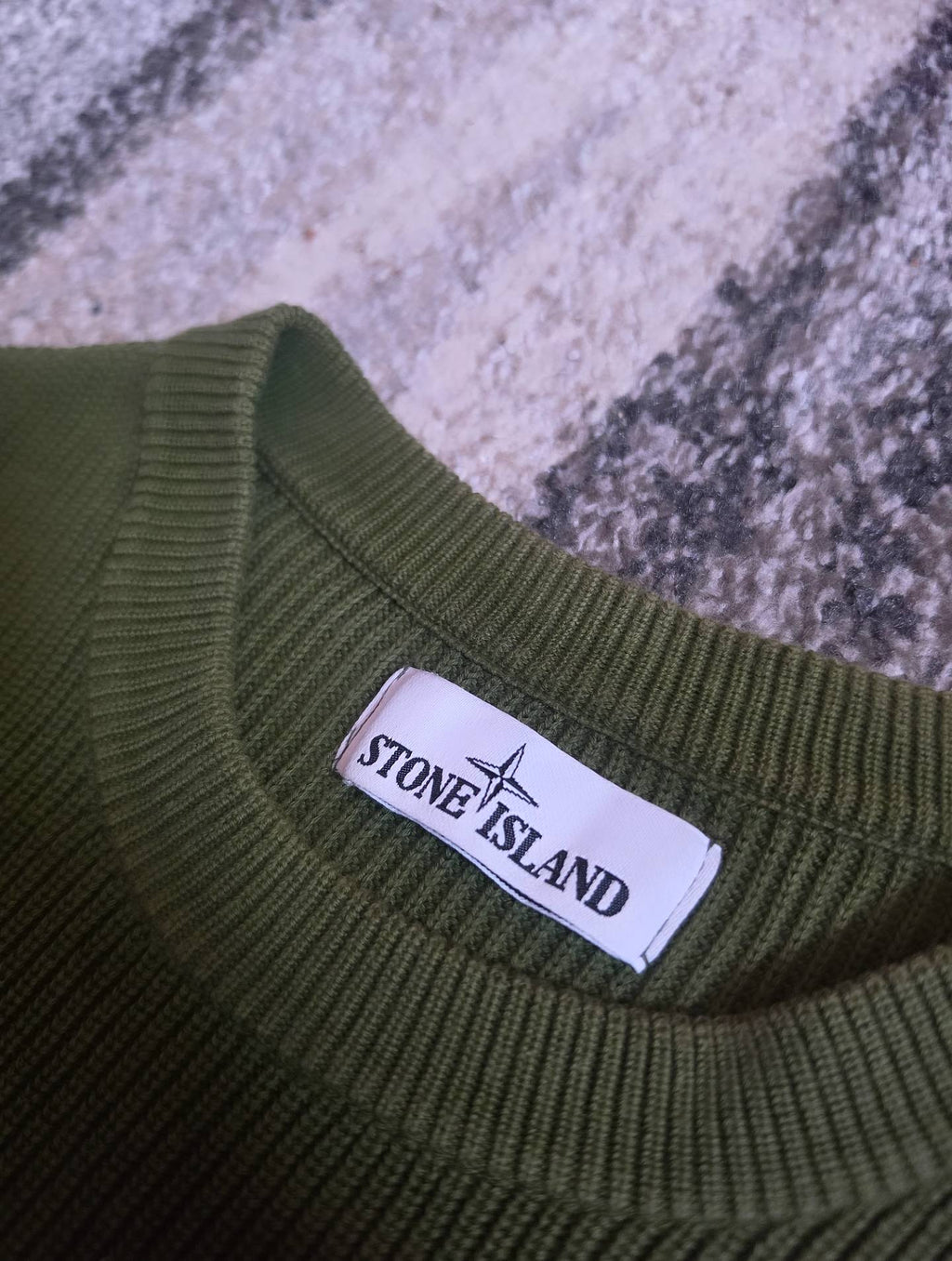 Stone Island 550D8 Ribbed Soft Cotton Crewneck Knit – 7615550D8 V0058 – Olive Green – S