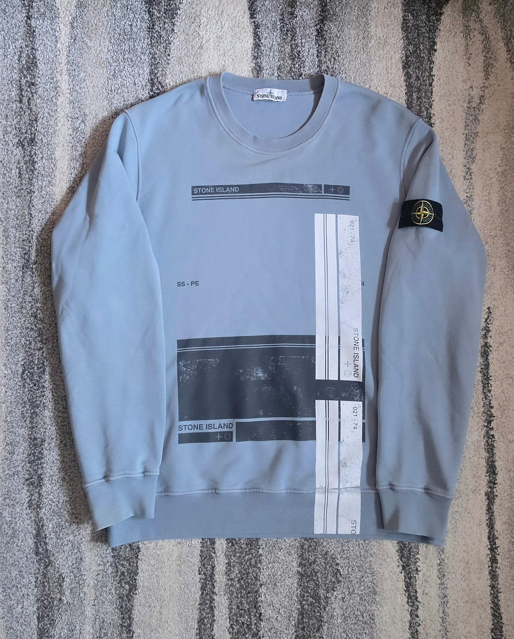 Stone Island Block Print Garment Dyed Crewneck Sweatshirt – 741563095 V0046 – Blue Grey – XXL