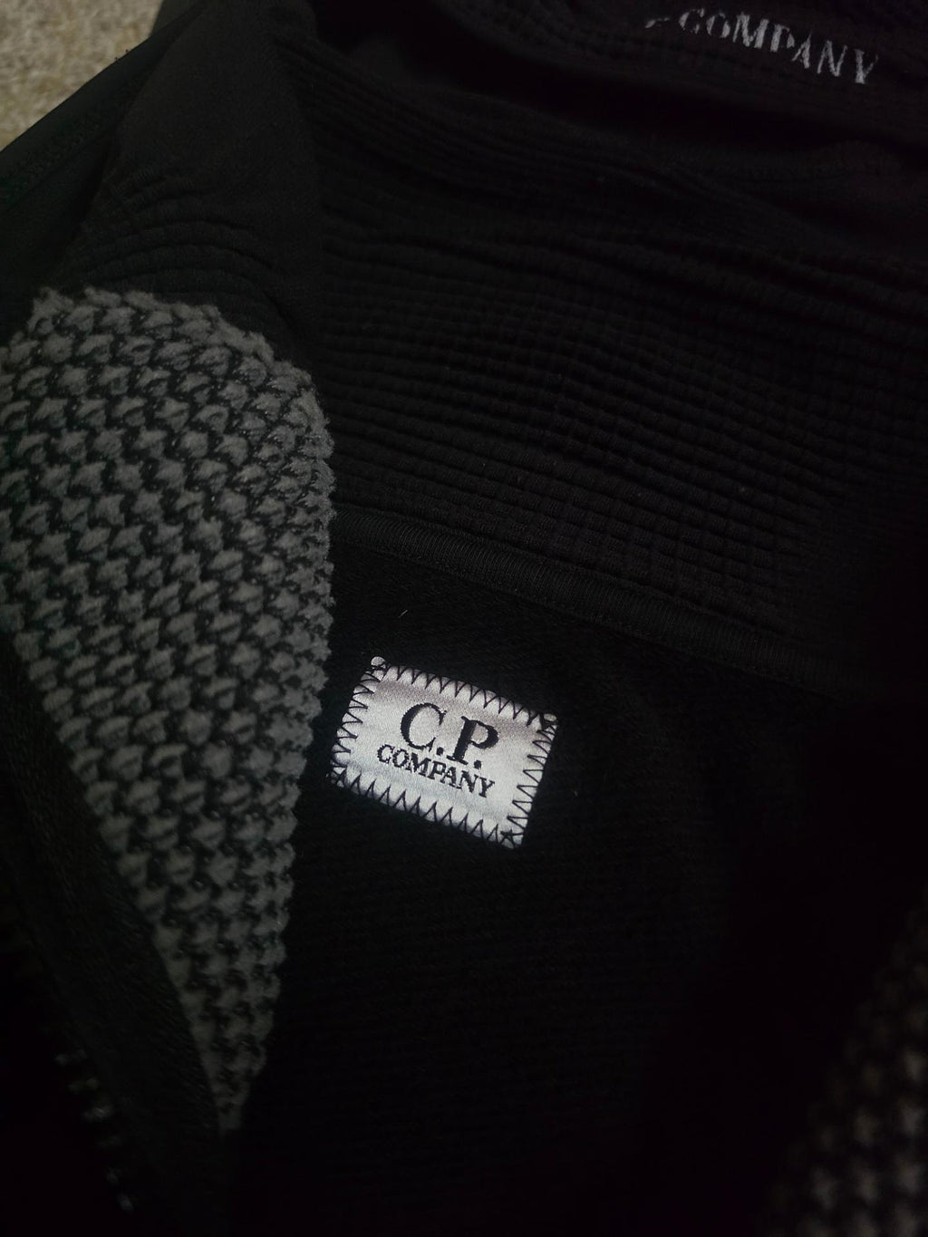 C.P. Company Soft Neck Lens Hooded Zip Sweatshirt – 09CMSS035A 005086W 999 – Black – M