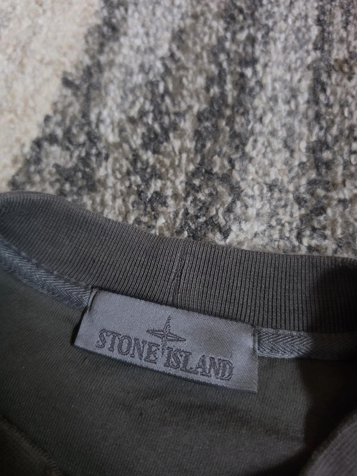 Stone Island Ghost Piece Crewneck Sweatshirt – 7715633F3 V0067 – Dark Grey – L