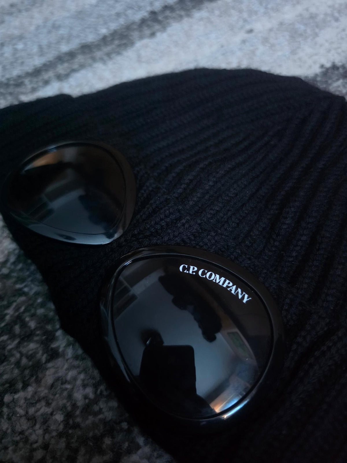 C.P. Company Extra Fine Merino Wool Goggle Beanie – 17CMAC122A 005509A 999 – Black – One Size