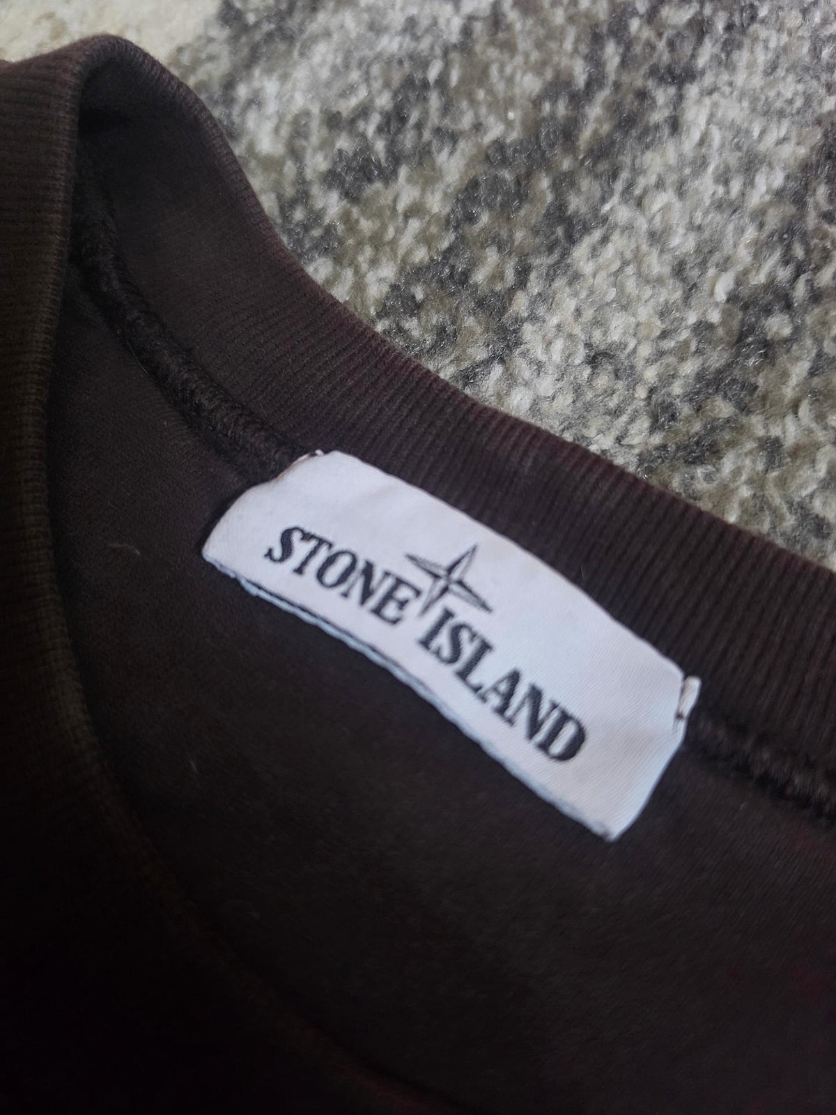 Stone Island Compass Logo Crewneck Sweatshirt – 751563020 V0070 Dark Brown – L