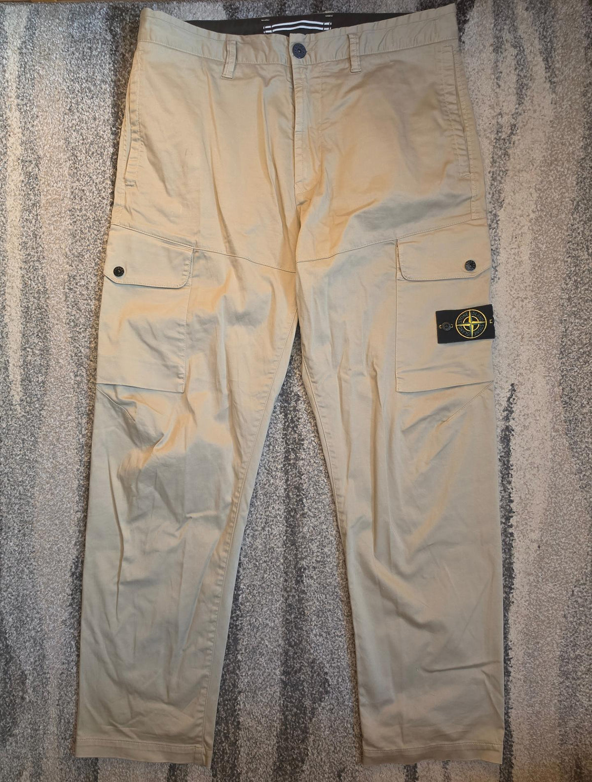 Stone Island Patch Cargo Pants – 801531012 V0095 – Beige – W34