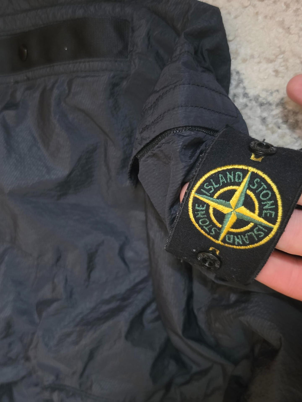 Stone Island Nylon Metal Seersucker Cargo Pants – 721532029 V0029 – Black – W32