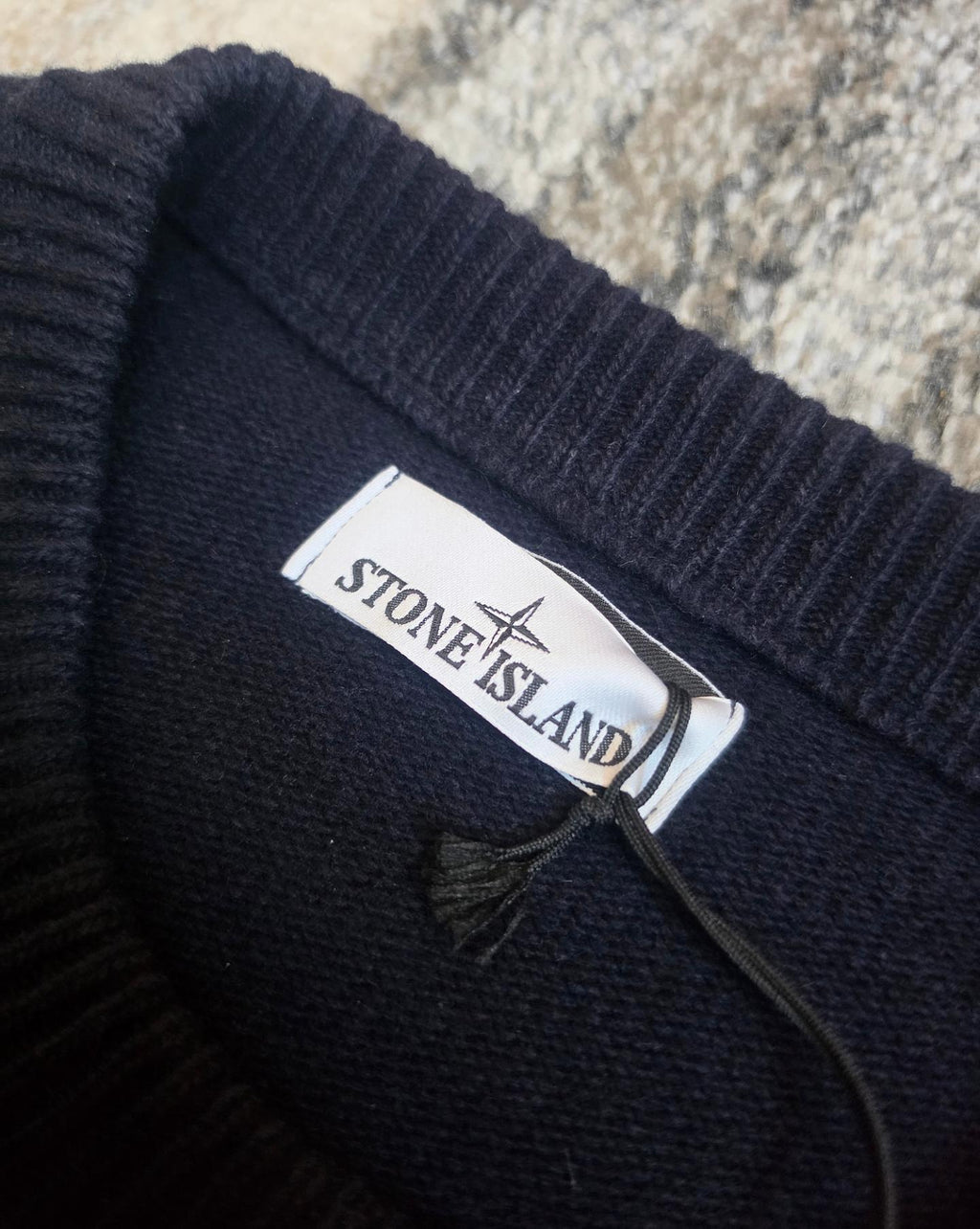 Stone Island 508A3 Lambswool Crewneck Knit – 7915508A3 V0020 – Navy Blue – M