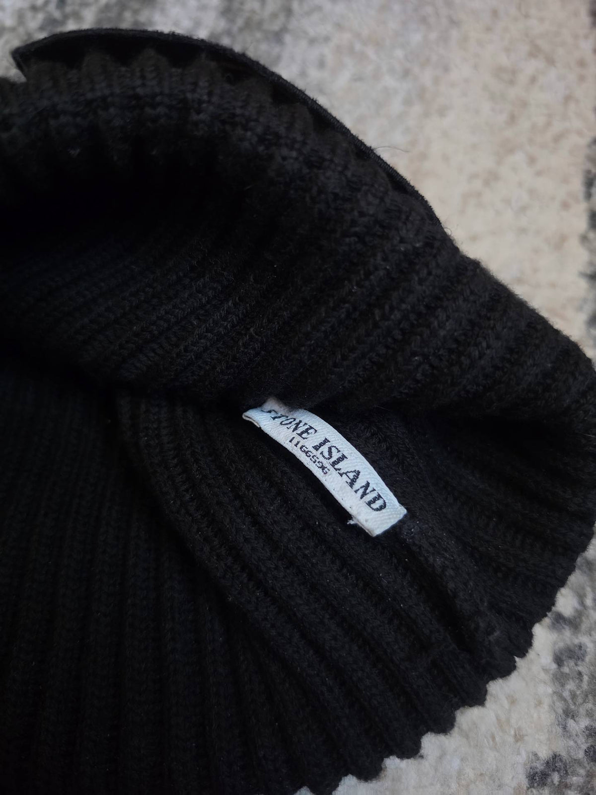 Stone Island Two Tone Ribbed Wool Badge Beanie – Grey/Black – One Size