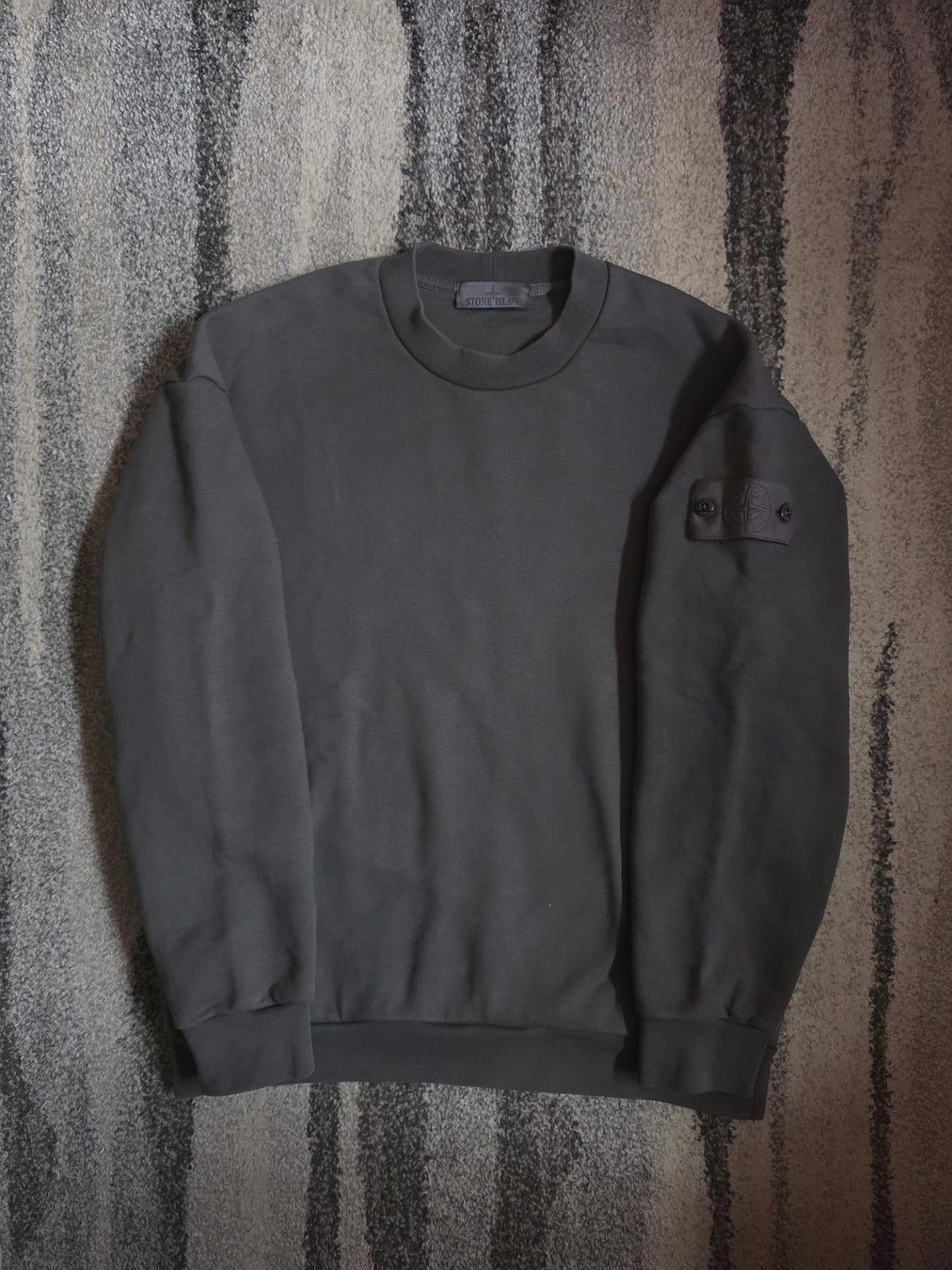 Stone Island Ghost Piece Crewneck Sweatshirt – 7715633F3 V0067 – Dark Grey – L
