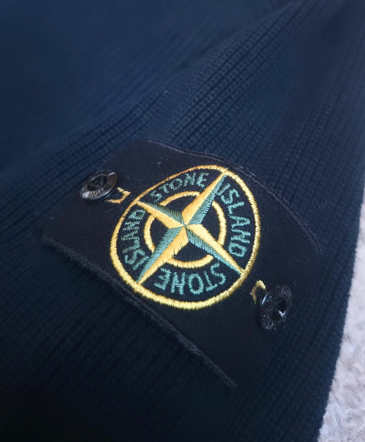 Stone Island 507D8 Ribbed Soft Cotton Knit – 7815507D8 V0020 – Navy Blue – M