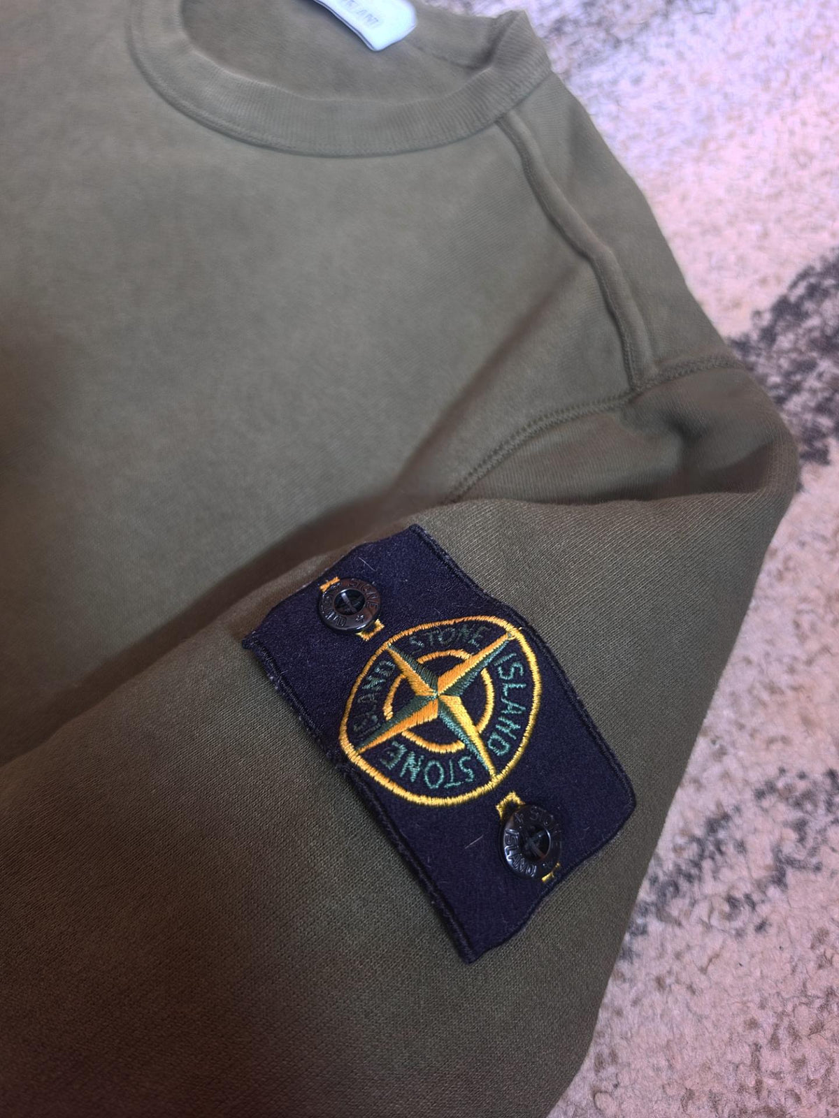 Stone Island Garment Dyed Crewneck Sweatshirt – 711562720 V0058 Olive Green – L