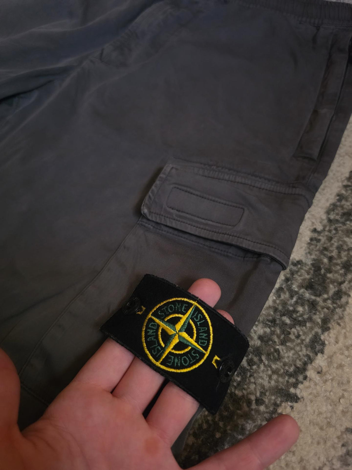 Stone Island Cuffed Cargo Trousers – 741531309 – Graphite Grey – W33