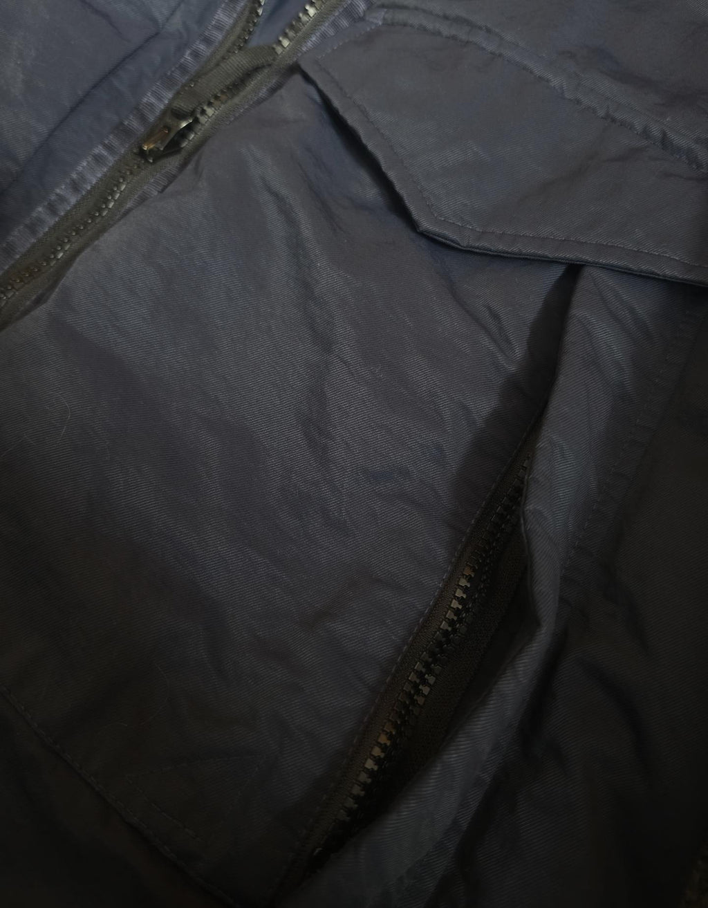 Stone Island 41421 Opaque Nylon Twill Down Hooded Jacket – 771541421 V0020 – Navy Blue – L