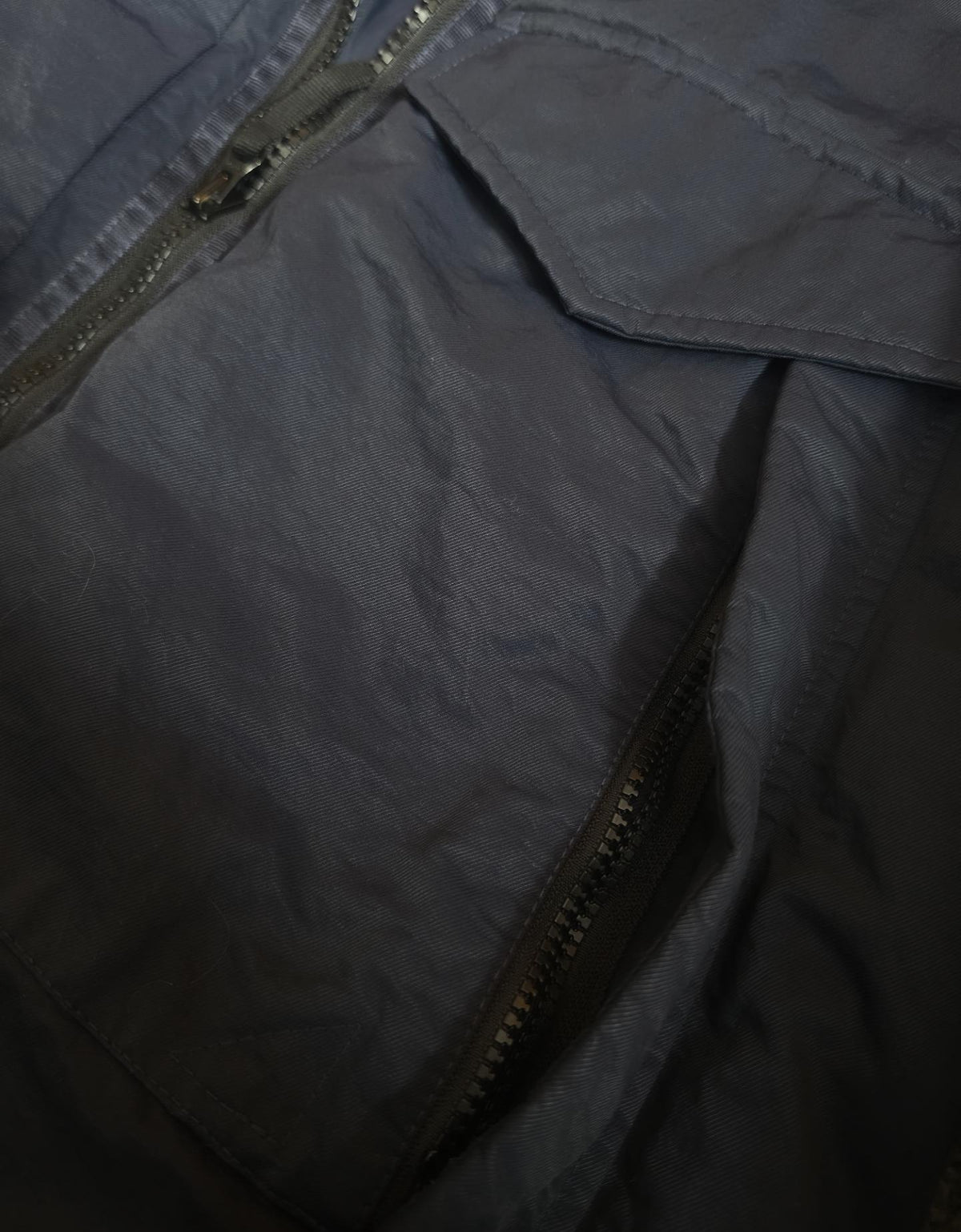 Stone Island 41421 Opaque Nylon Twill Down Hooded Jacket – 771541421 V0020 – Navy Blue – L