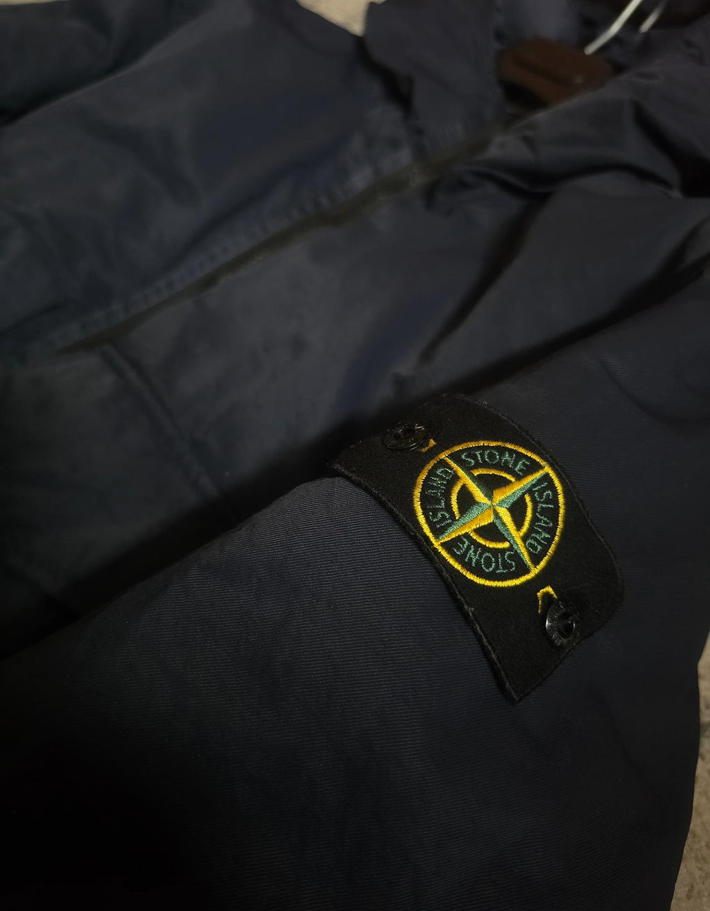 Stone Island 41421 Opaque Nylon Twill Down Hooded Jacket – 771541421 V0020 – Navy Blue – L