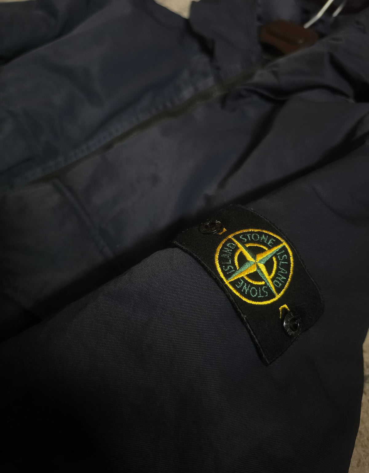 Stone Island 41421 Opaque Nylon Twill Down Hooded Jacket – 771541421 V0020 – Navy Blue – L
