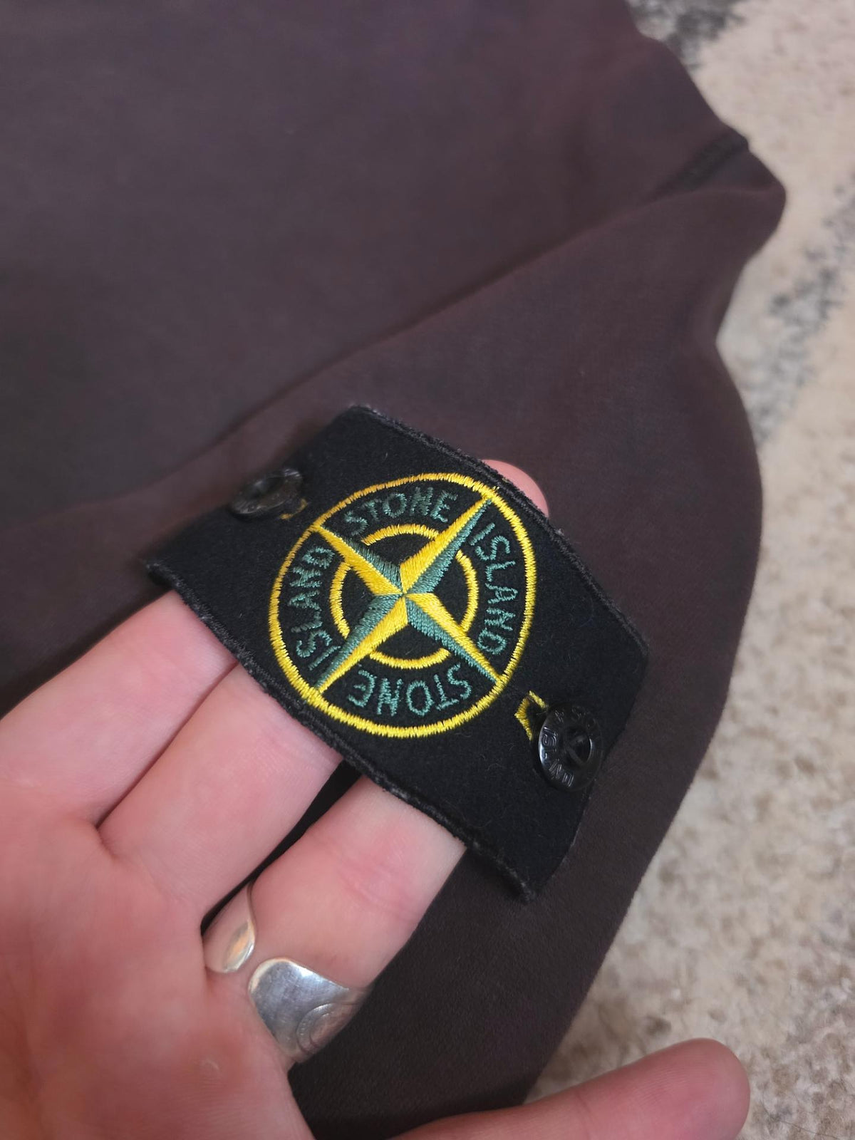 Stone Island Compass Logo Crewneck Sweatshirt – 751563020 V0070 Dark Brown – L