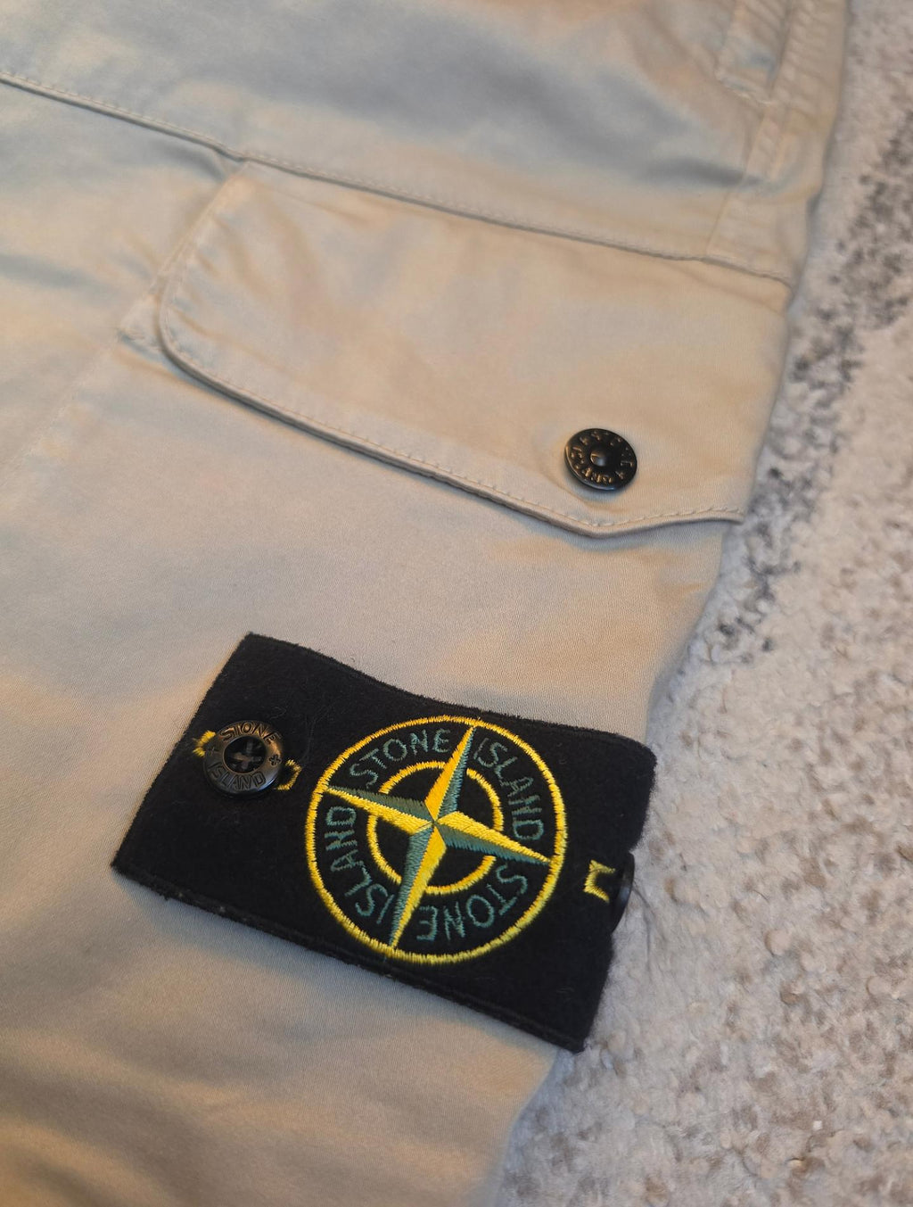 Stone Island Patch Cargo Pants – 801531012 V0095 – Beige – W34