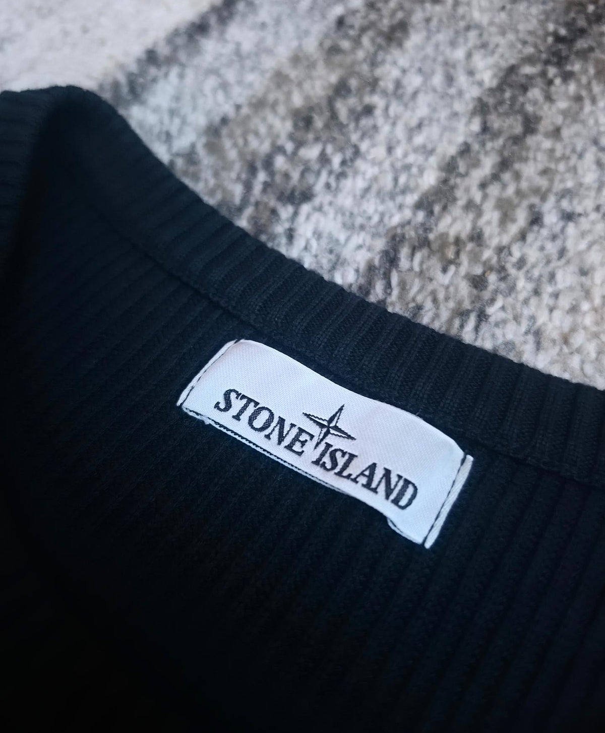 Stone Island 507D8 Ribbed Soft Cotton Knit – 7815507D8 V0020 – Navy Blue – M