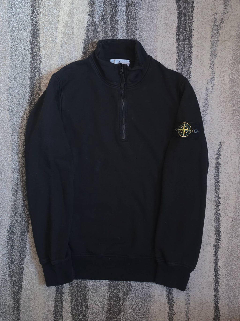 Stone Island Patch Half Zip Cotton Sweatshirt – K1S156100619 S0051 V0029 – Black – S
