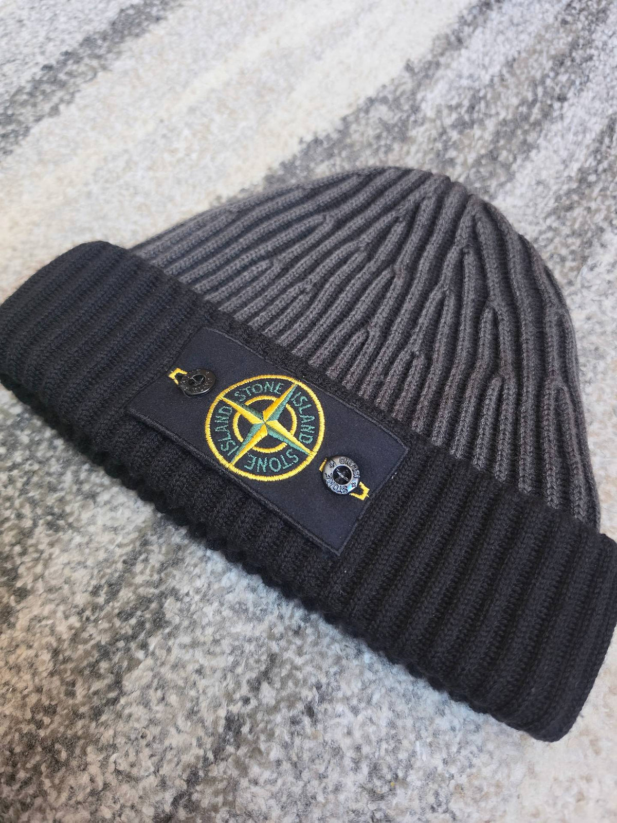 Stone Island Two Tone Ribbed Wool Badge Beanie – Grey/Black – One Size