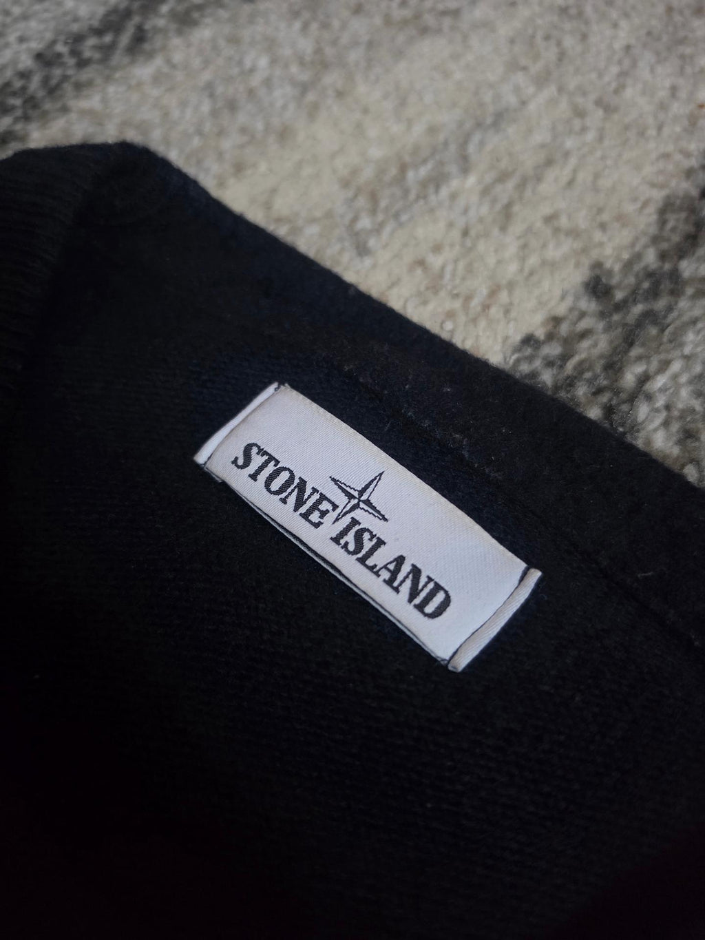 Stone Island Wool Crewneck Knit – 631550AA3 – Navy Blue – M