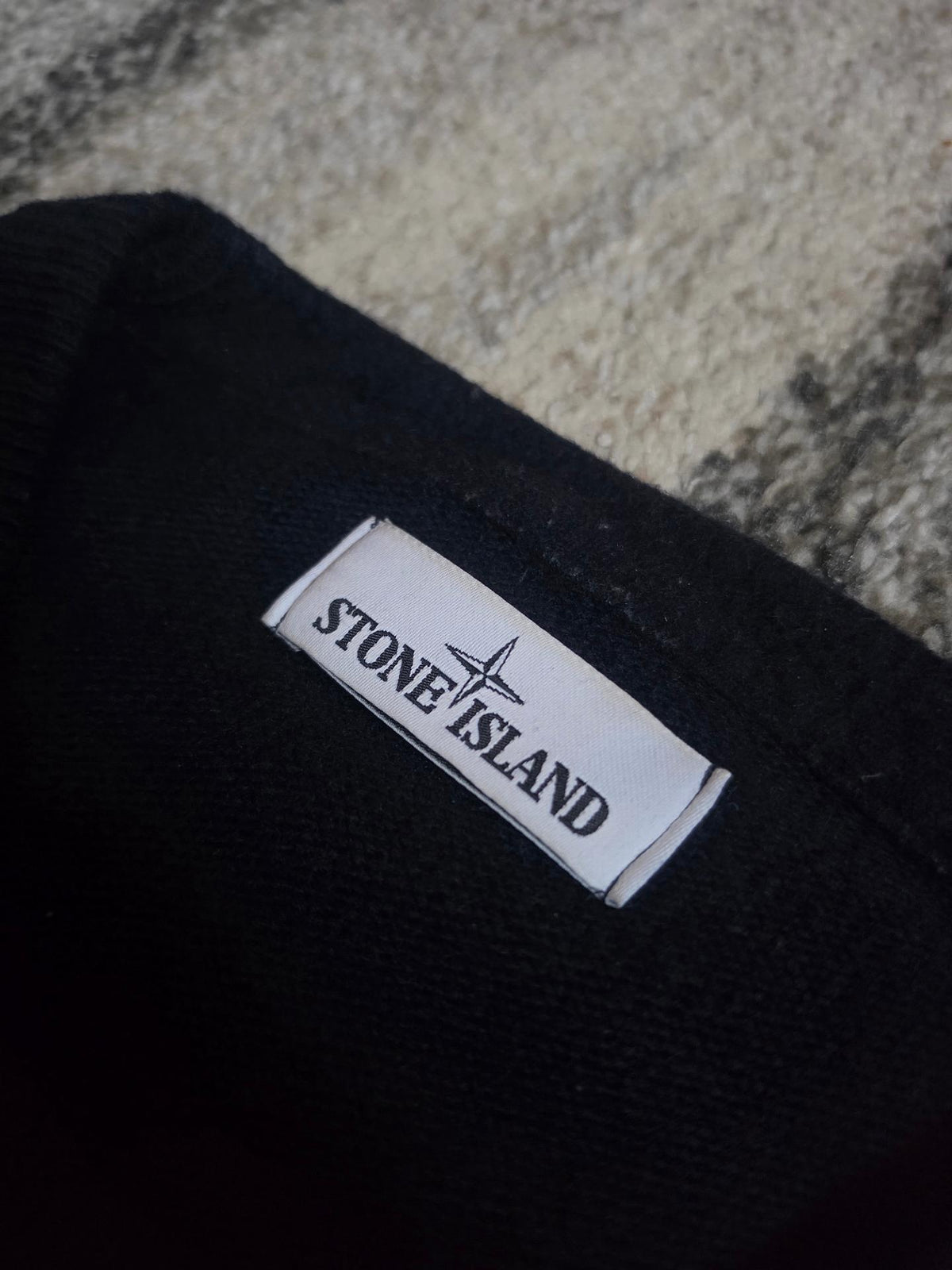 Stone Island Wool Crewneck Knit – 631550AA3 – Navy Blue – M