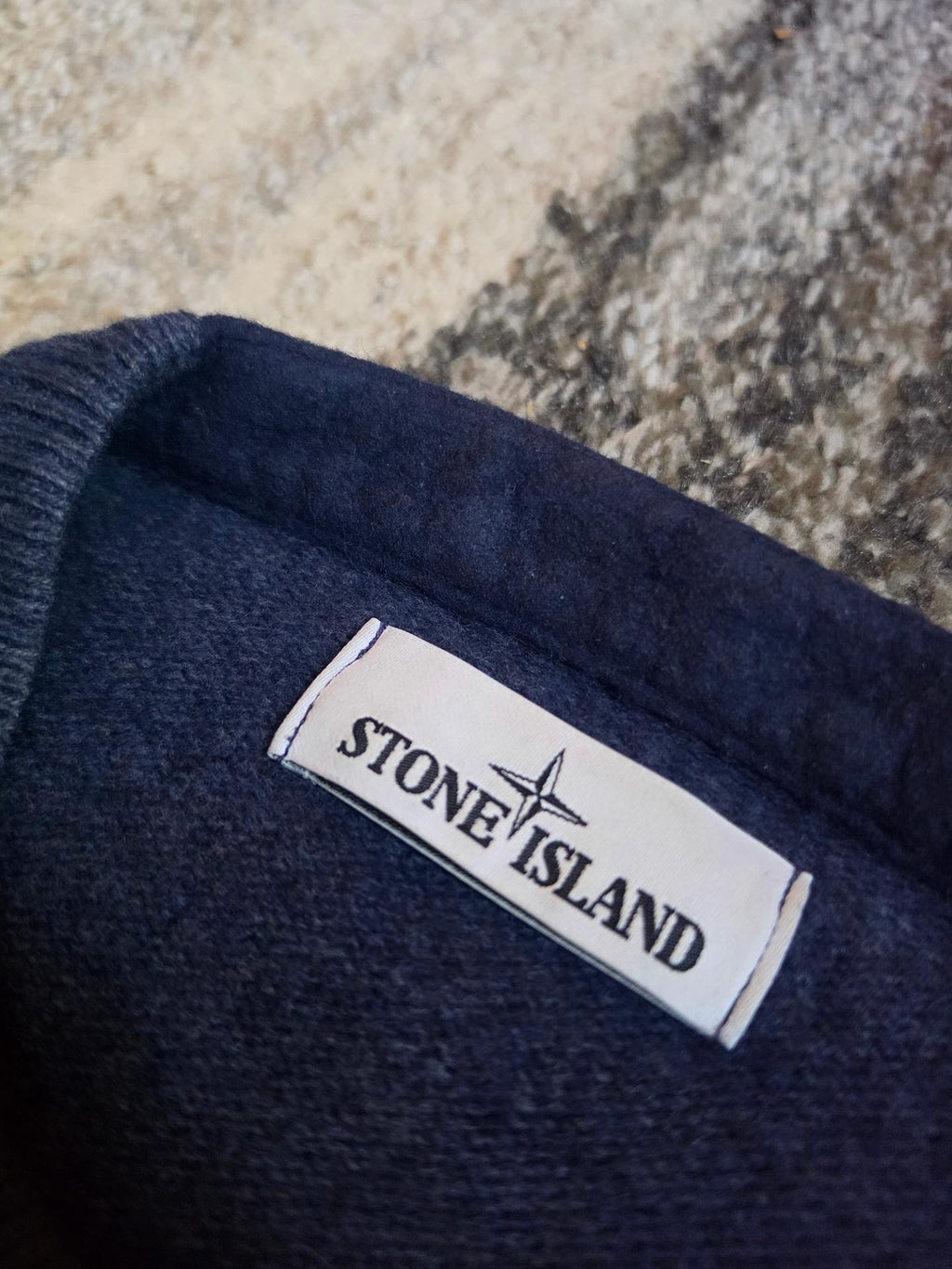 Stone Island Rundhalspullover – 611550AA3 Königsblau – M