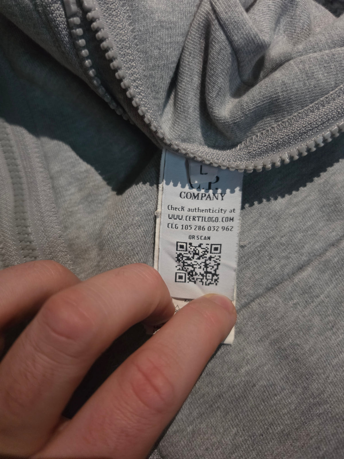 C.P. Company Diagonal Raised Fleece Goggle Hoodie – 10CMSS046A 005086W – Grey – L