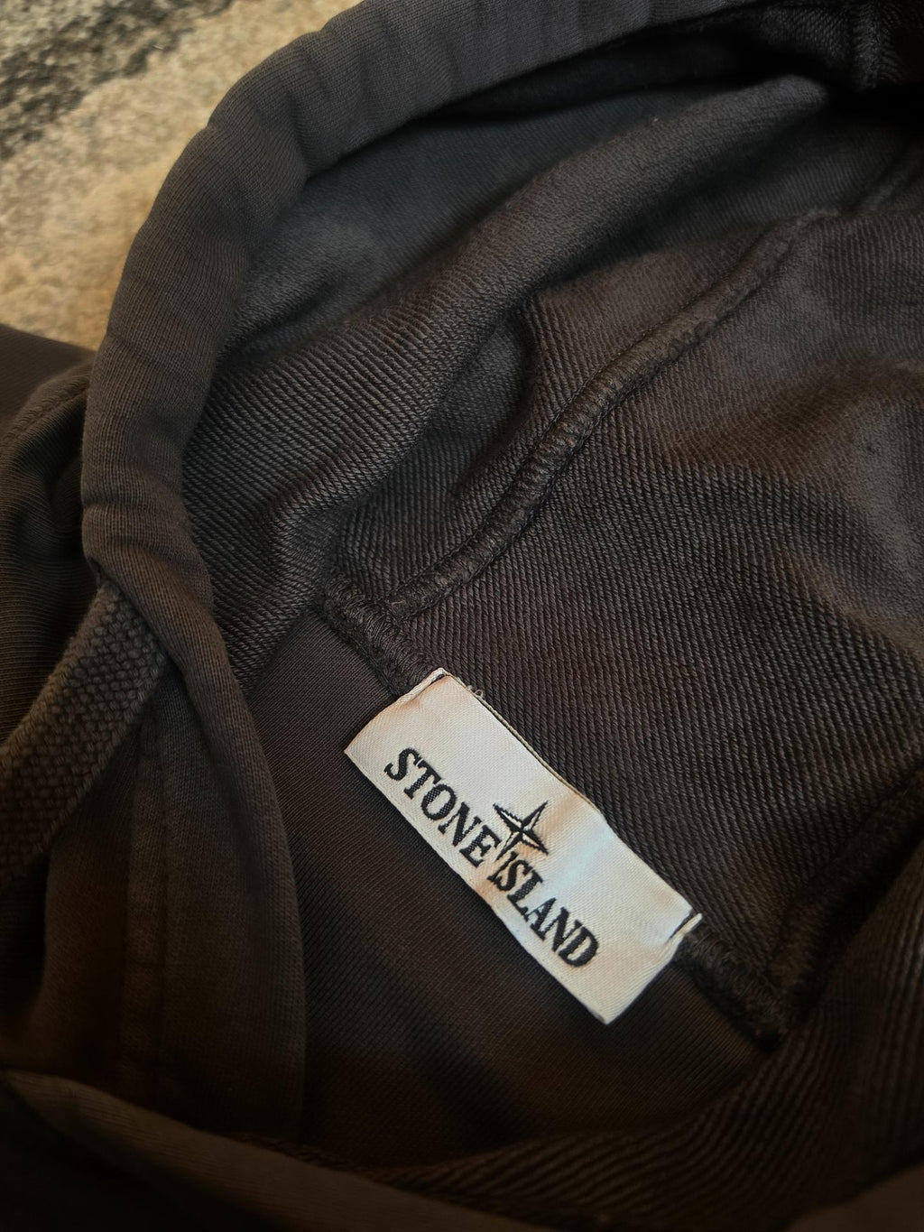 Stone Island Organic Cotton Fleece Hoodie – K1S156100045S0051 V0065 – Charcoal – L
