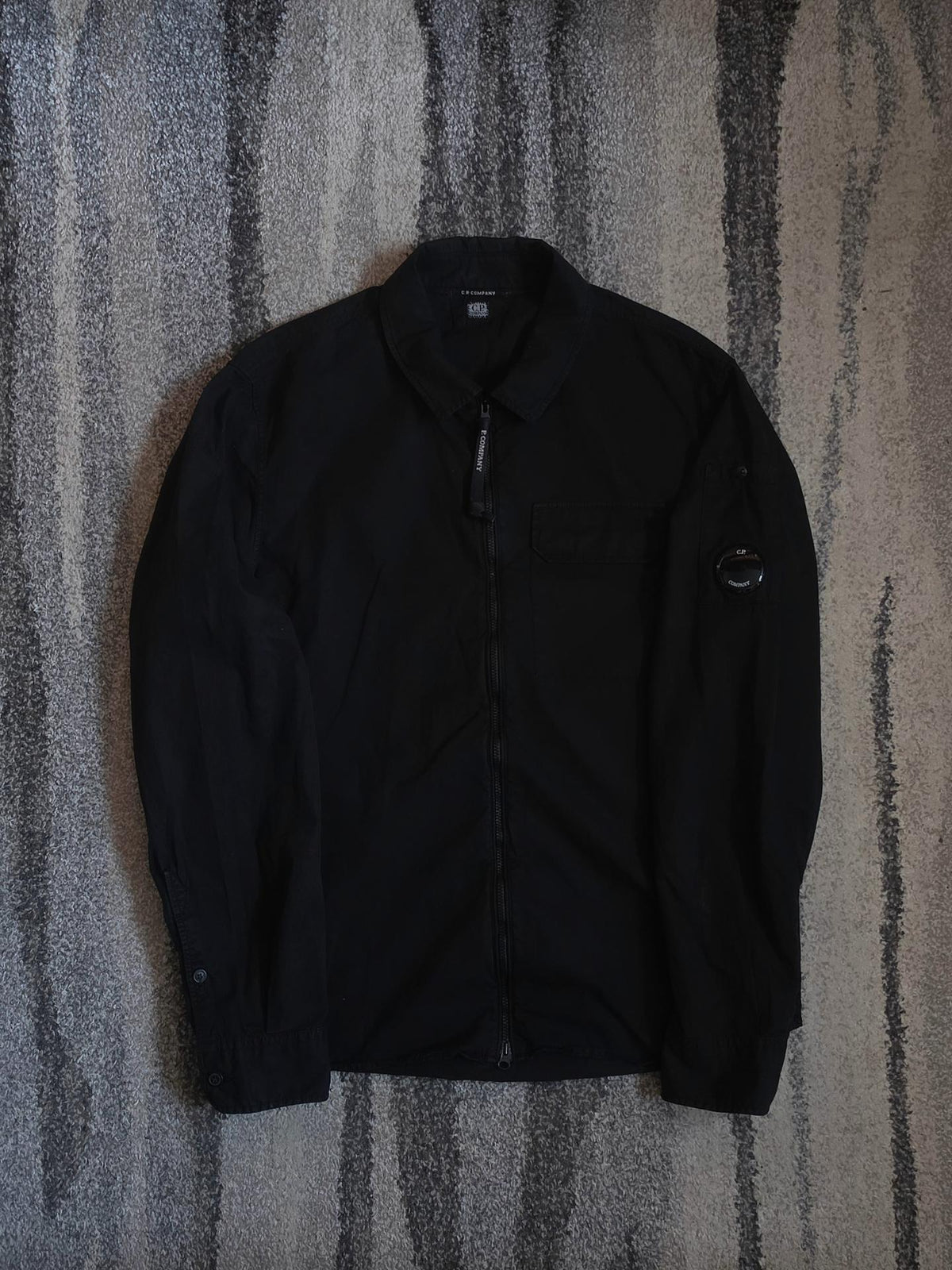 C.P. Company Gabardine Lens Zipped Overshirt – CMSH158A 002824G 999 – Black – L