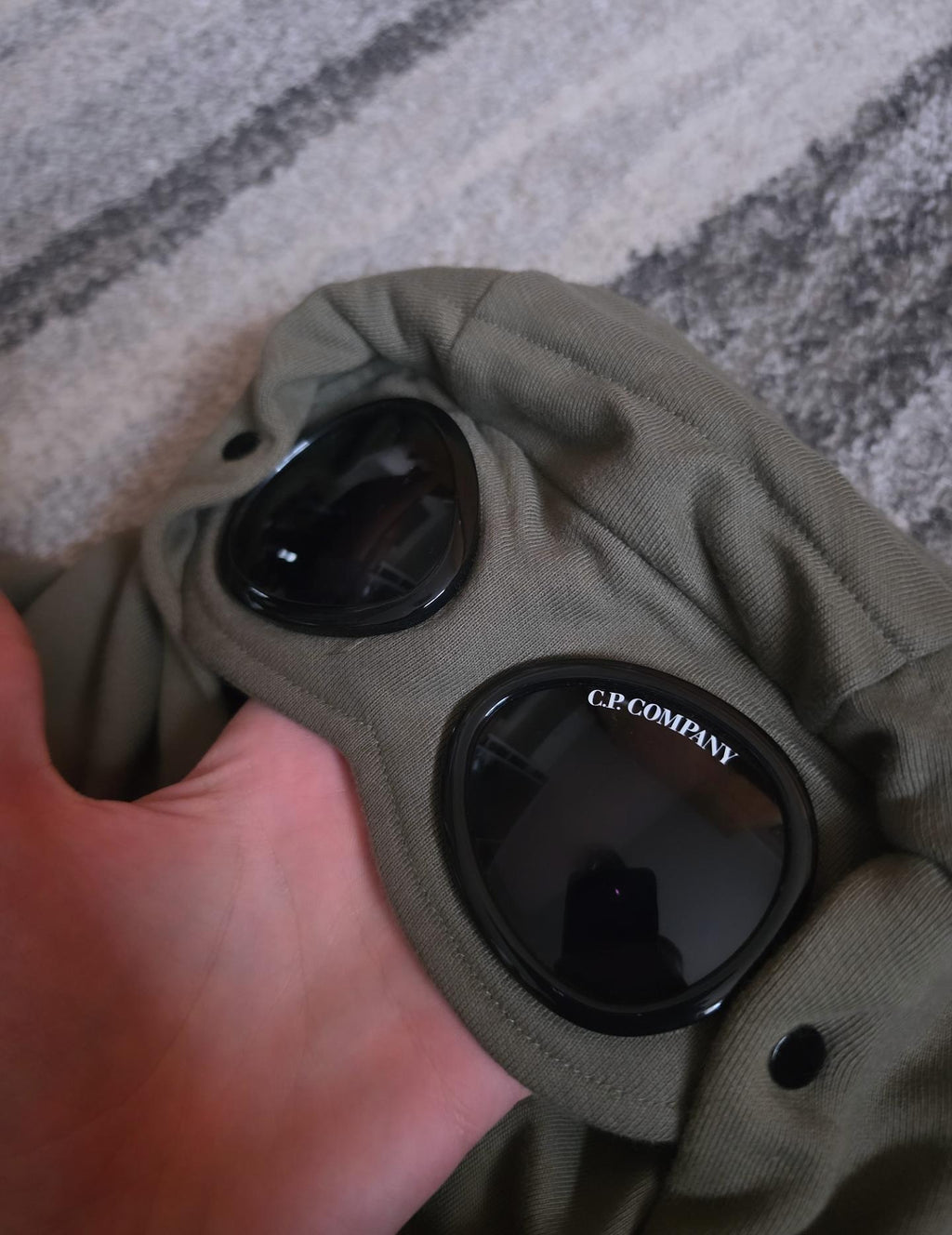 C.P. Company Diagonal Raised Fleece Goggle Hoodie – 11CMSS060A 005086W – Khaki – M