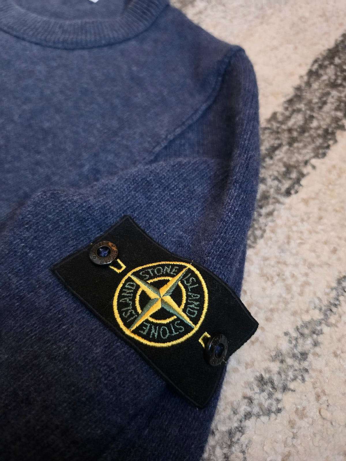 Stone Island Rundhalspullover – 611550AA3 Königsblau – M