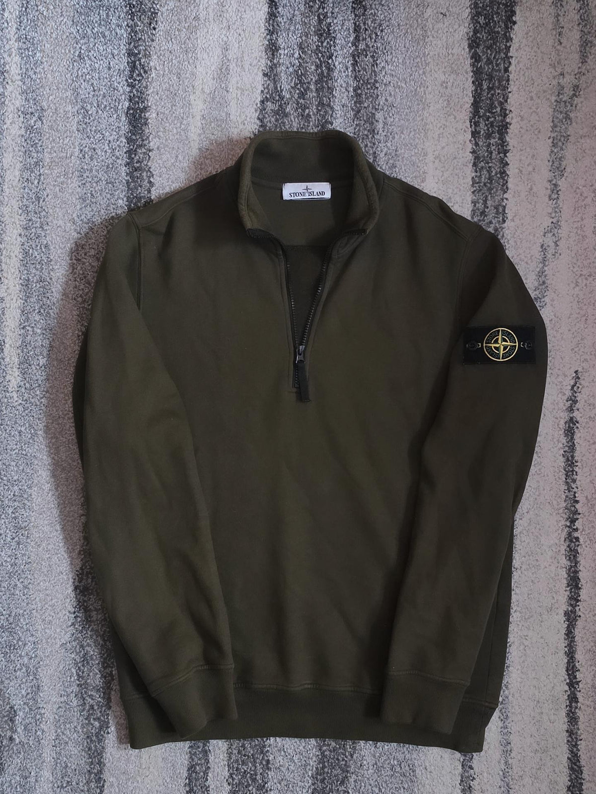 Stone Island 1/4 Zip Cotton Sweatshirt – 791562720 V0058 – Olive Green – M
