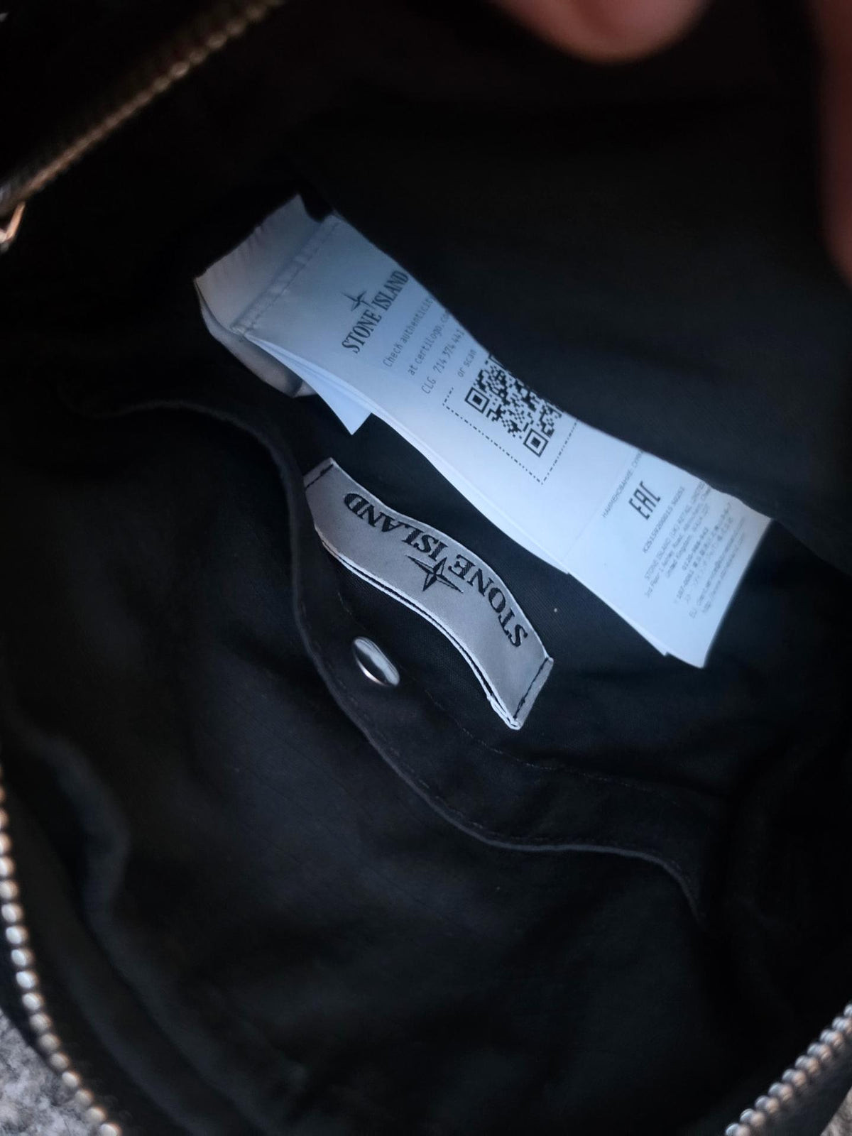 Stone Island Nylon Metal Pouch Bag – K2S159200015 S0251 V0029 – Black