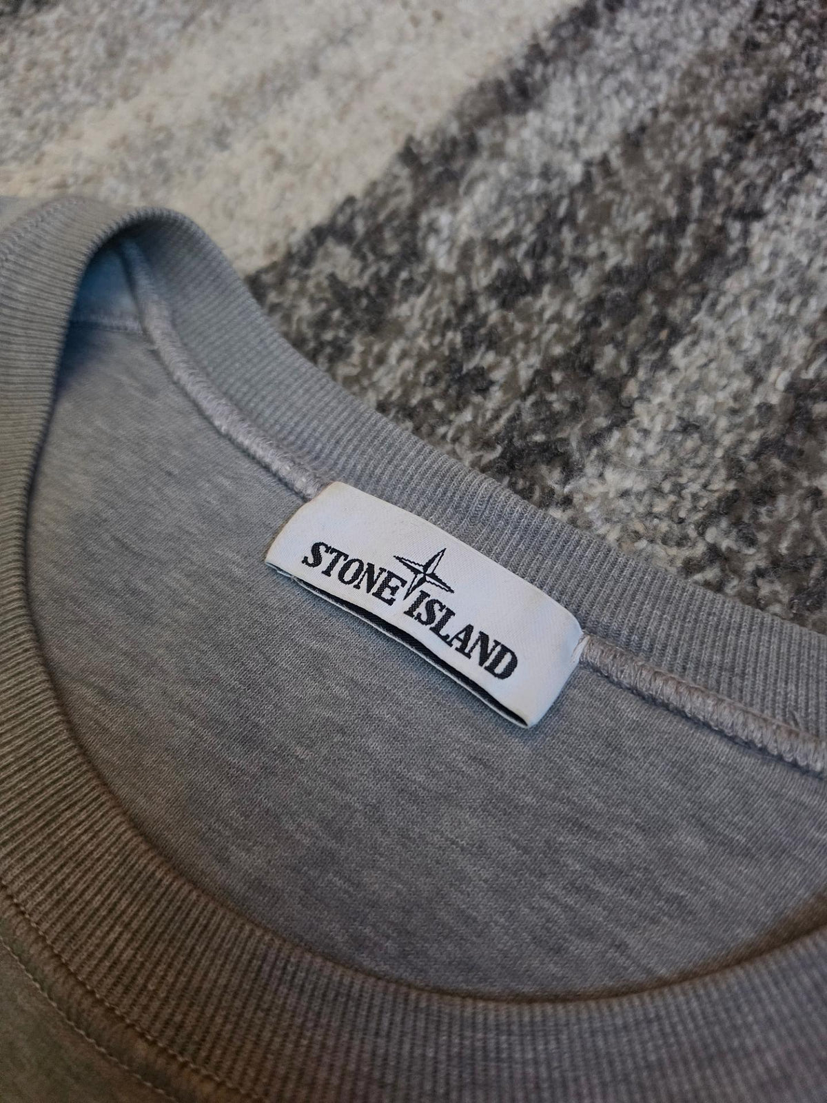 Stone Island 63020 Crewneck Sweatshirt – 731563020 V0M64 – Melange Grey – XL