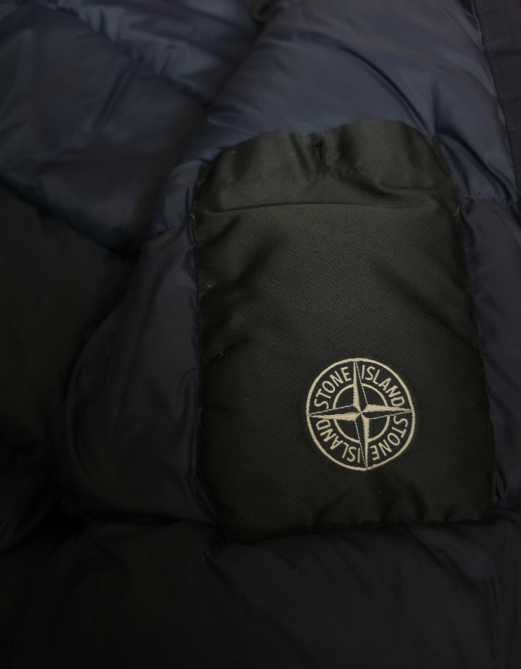 Stone Island 41421 Opaque Nylon Twill Down Hooded Jacket – 771541421 V0020 – Navy Blue – L