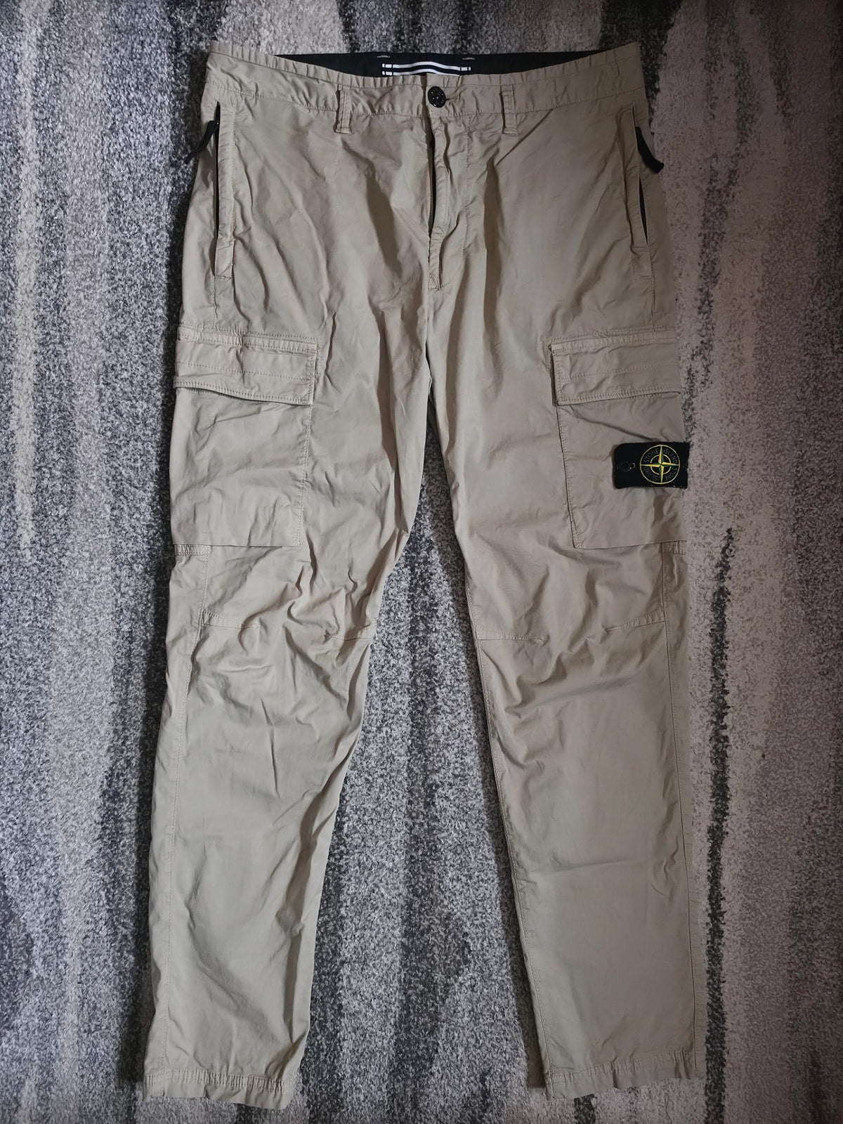 Stone Island Supima Cotton Twill Stretch-TC Regular Fit Cargo Pants – 801530410 V0095 – Beige – W32