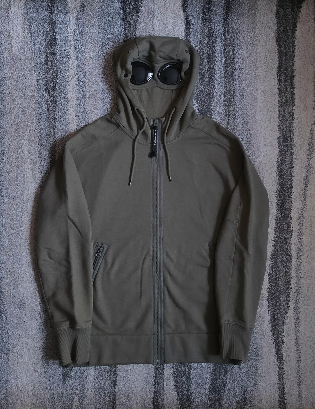 C.P. Company Diagonal Raised Fleece Goggle Hoodie – 11CMSS060A 005086W – Khaki – M