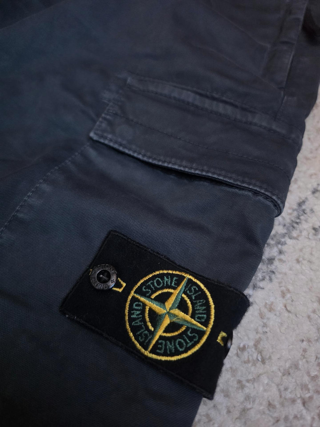 Stone Island Cargo Jogger Pants – 7715313L1 V0165 – Charcoal – W32