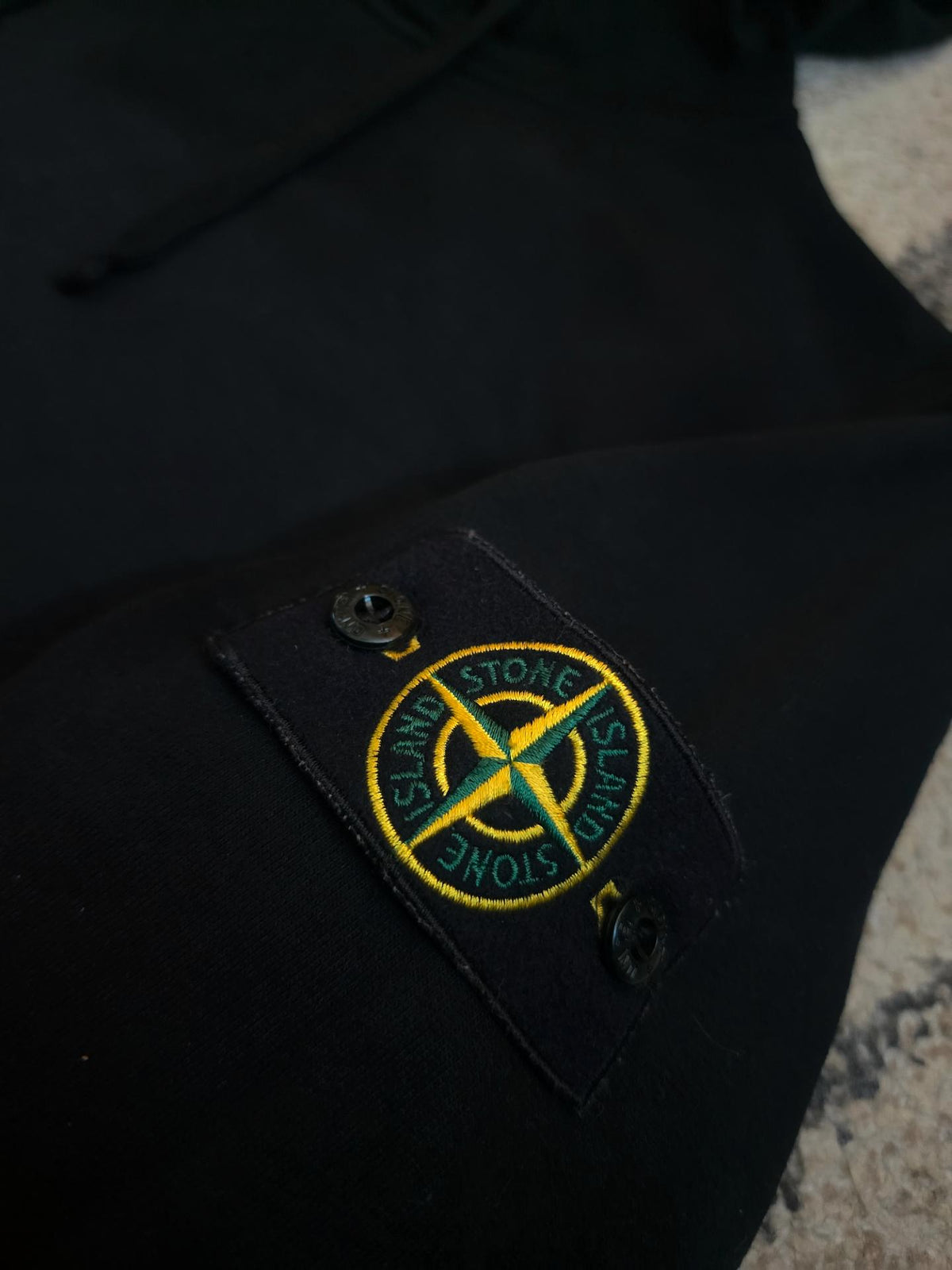 Stone Island Kapuzenpullover aus angerautem Baumwollfleece – 751564120 V0029 Schwarz – M