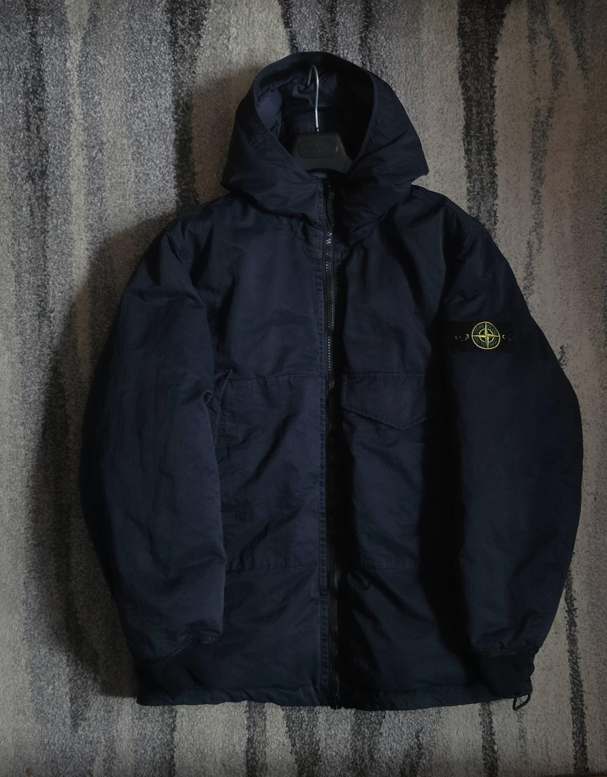 Stone Island 41421 Opaque Nylon Twill Down Hooded Jacket – 771541421 V0020 – Navy Blue – L