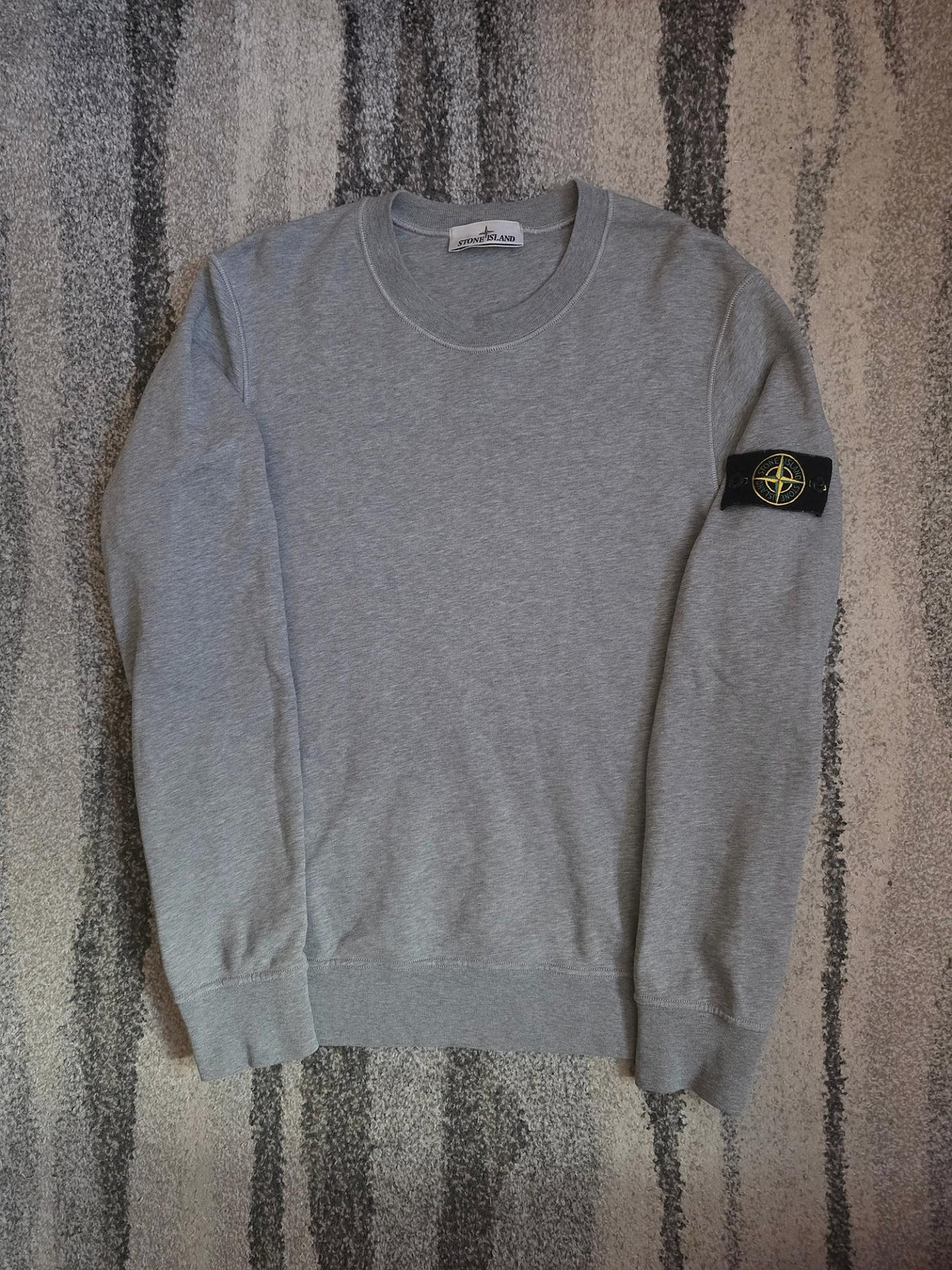 Stone Island Garment Dyed Fleece Crewneck Sweatshirt – 101563051 V0M64 – Melange Grey – M