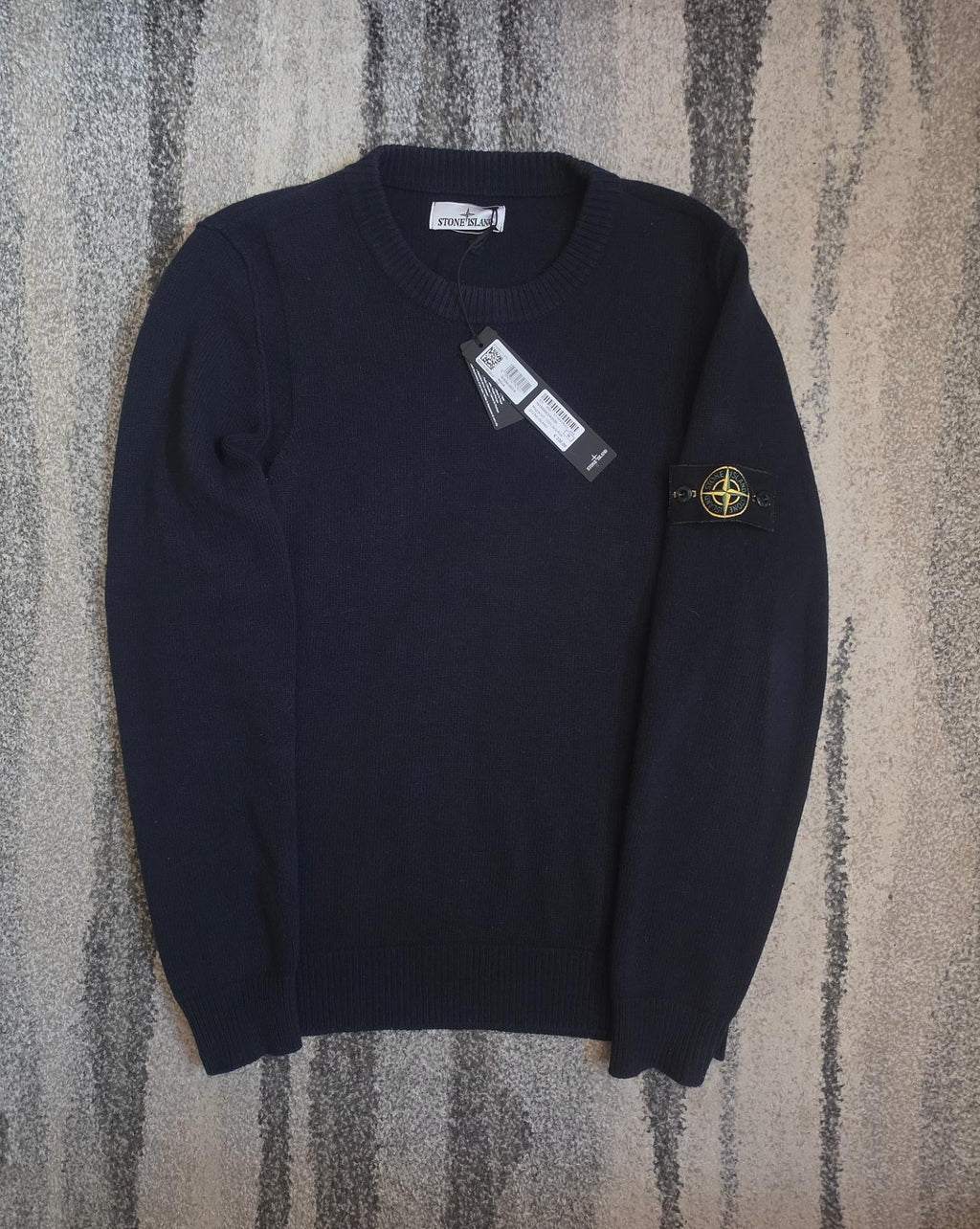 Stone Island 508A3 Lambswool Crewneck Knit – 7915508A3 V0020 – Navy Blue – M