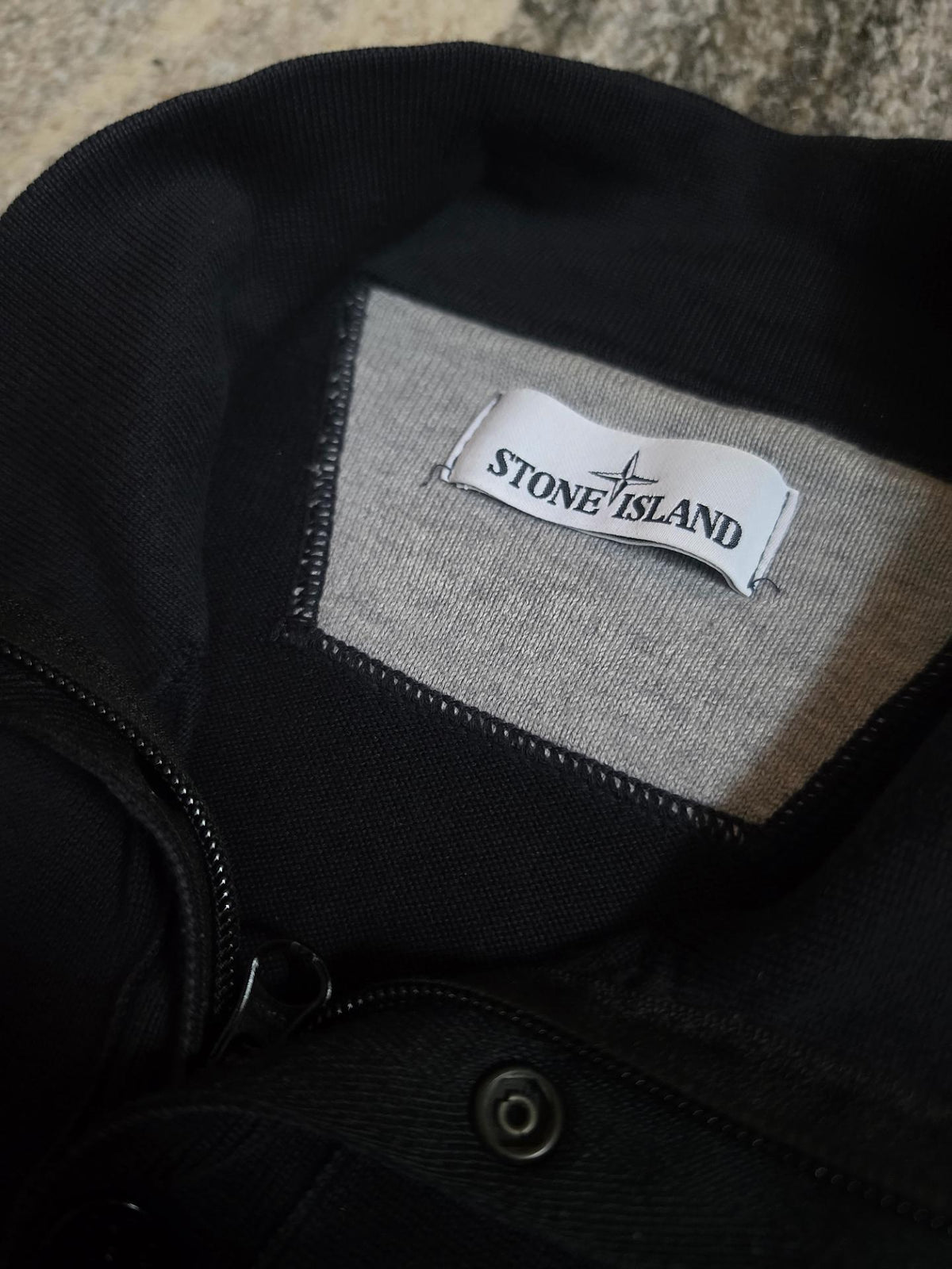 Stone Island Brushed Cotton Knit Quarter Zip 6615565B2 V0020 – Navy – L